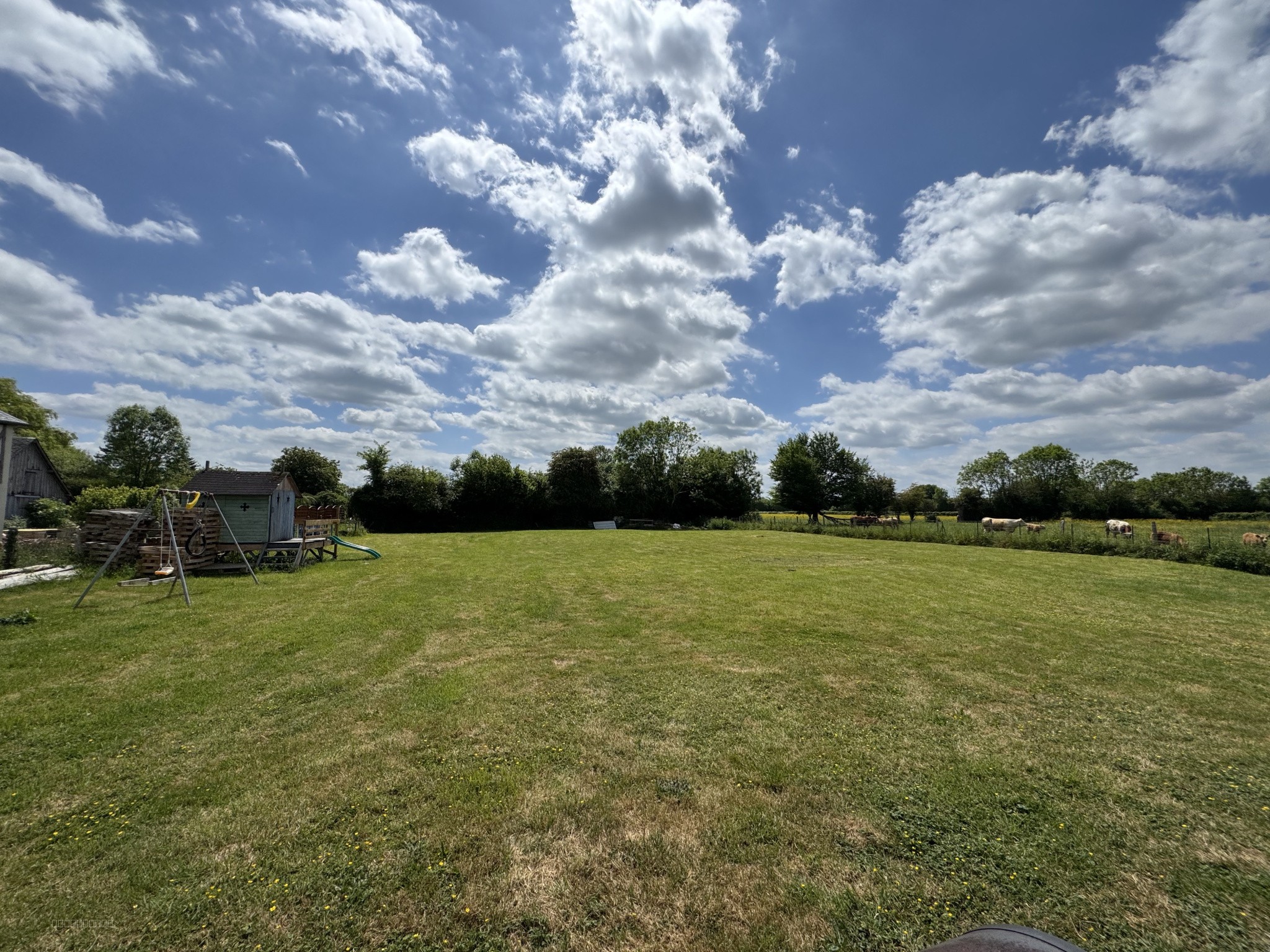 Proposée par Cazin Immobilier Située entre Vimoutiers et Gacé, dans un environnement paisible et verdoyant, ce — photo 16