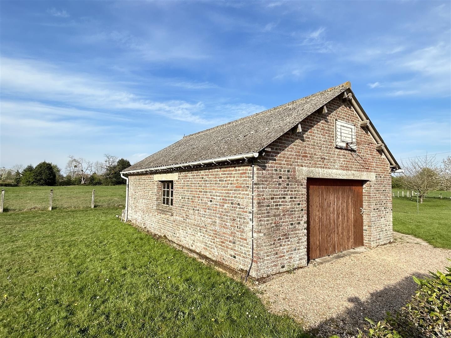 Entre VIMOUTIERS et TRUN, jolie maison de pays construite en briques-colombages avec une extension plus récent — photo 16