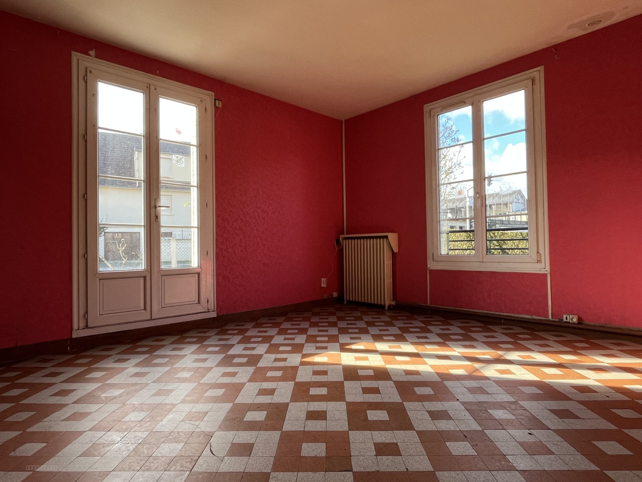 En plein coeur d'une ville commerçante. Cette maison en briques vous offre une habitation lumineuse avec son s — photo 2