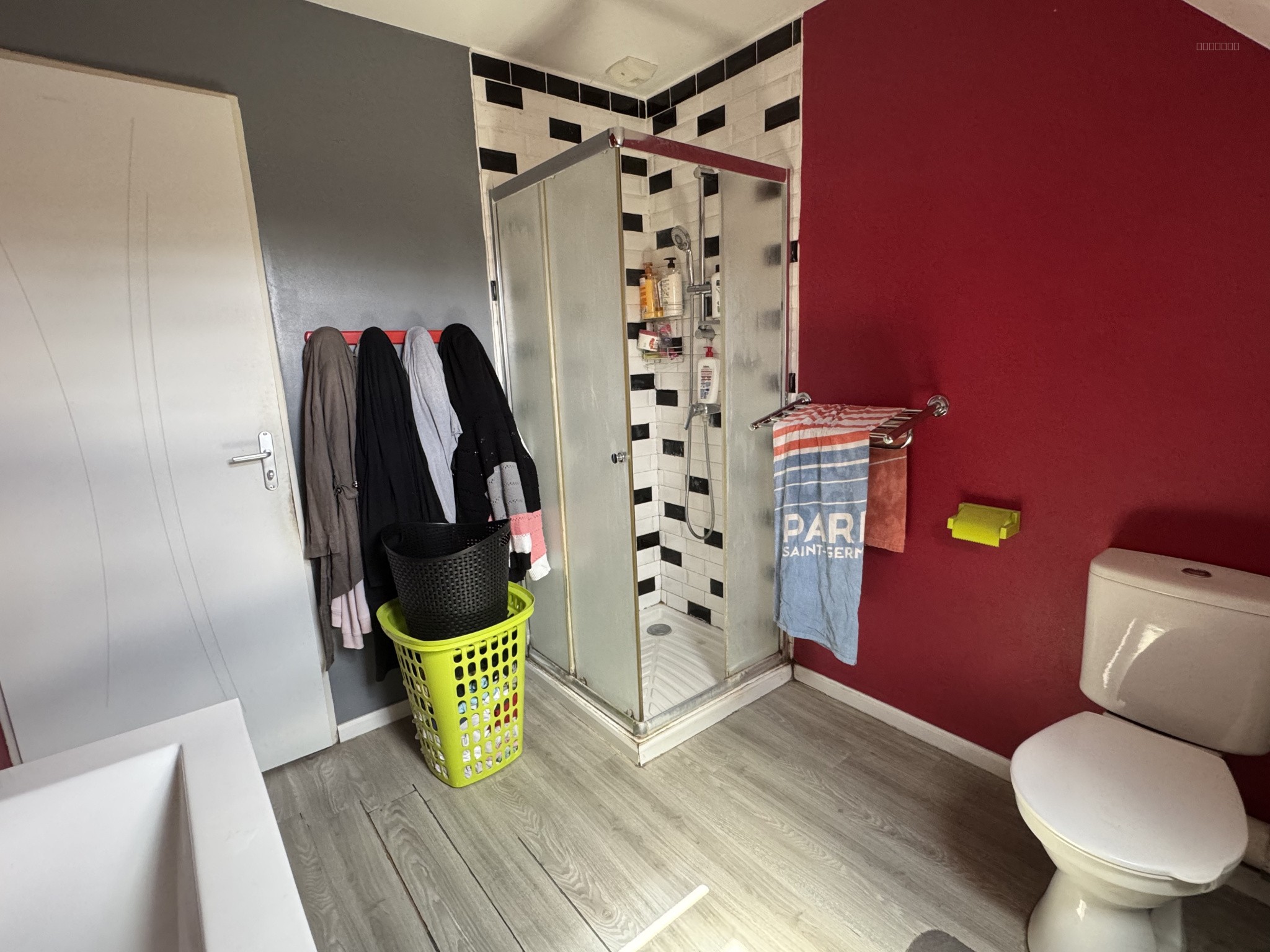 Proposée par Cazin Immobilier Située entre Vimoutiers et Gacé, dans un environnement paisible et verdoyant, ce — photo 11