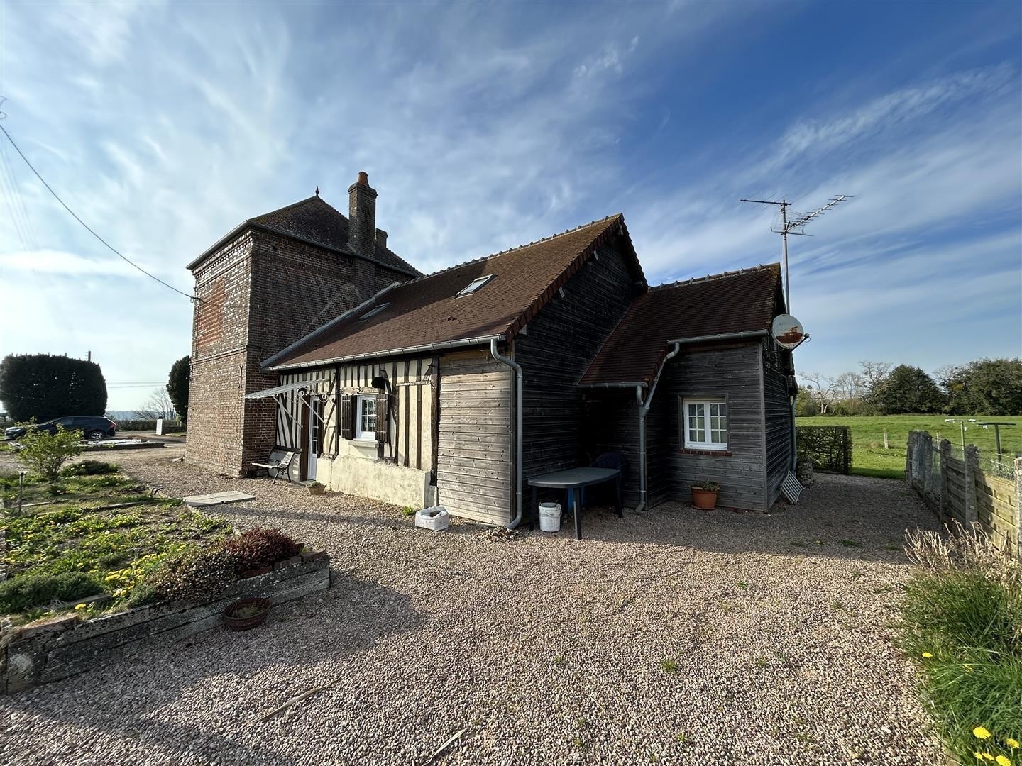 Entre VIMOUTIERS et TRUN, jolie maison de pays construite en briques-colombages avec une extension plus récent — photo 8