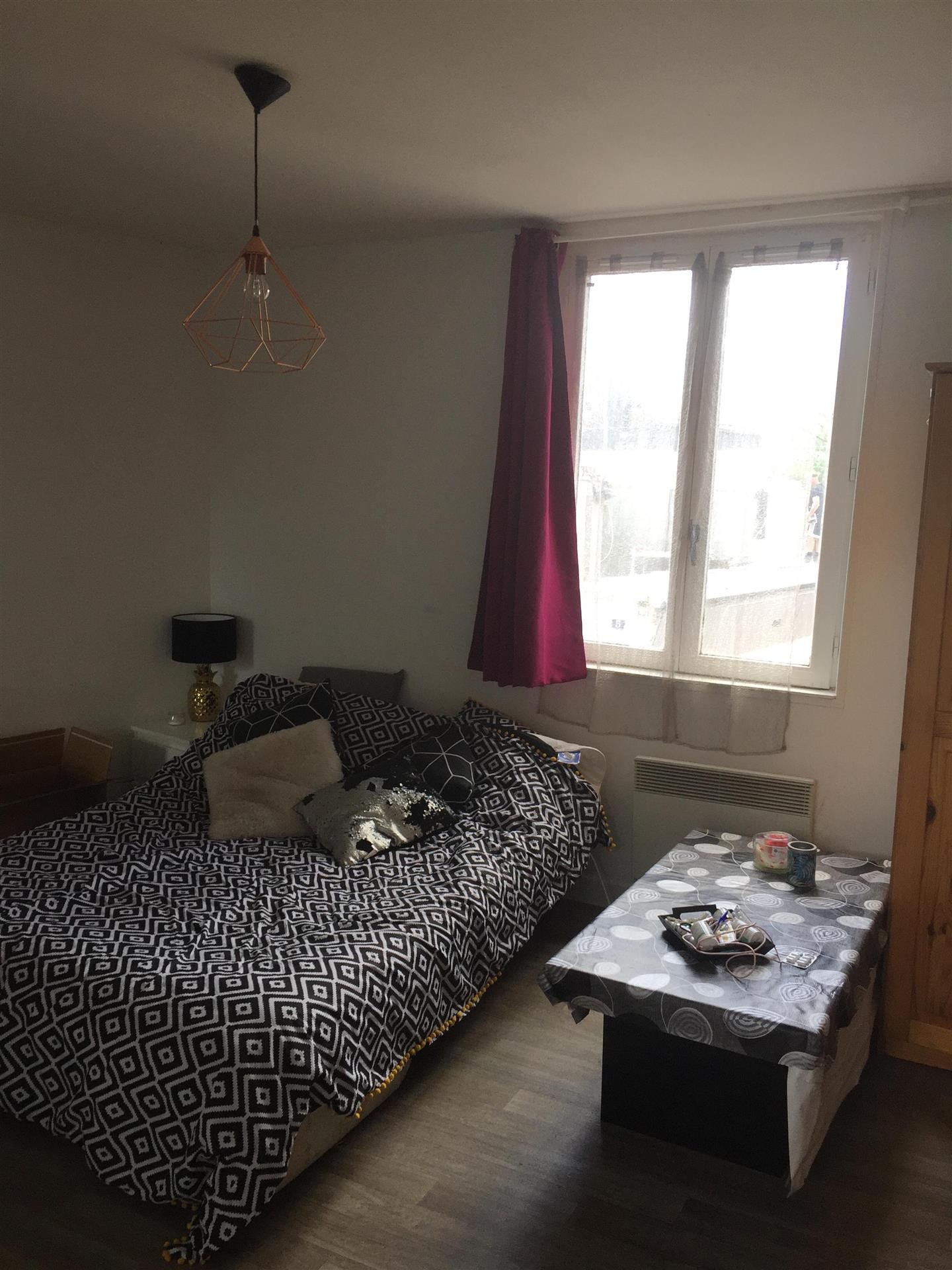 Au coeur de la ville de VIMOUTIERS, ce logement est situé au coeur d'un petit ensemble de 3 logements privés a — photo 7