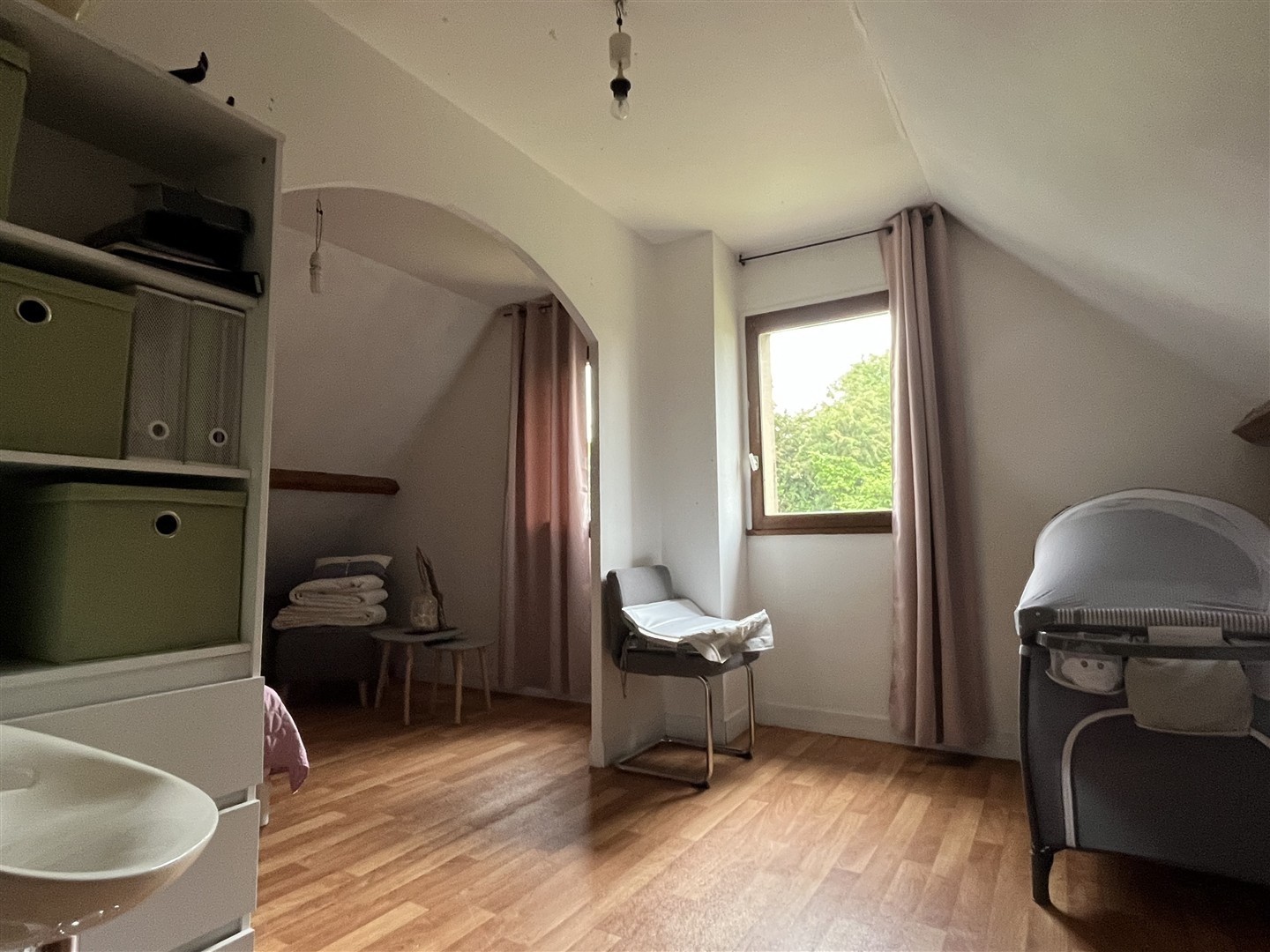 Ce beau pavillon cossu, fonctionnel et spacieux vous offre un espace de vie agréable avec sa possibilité de vi — photo 17