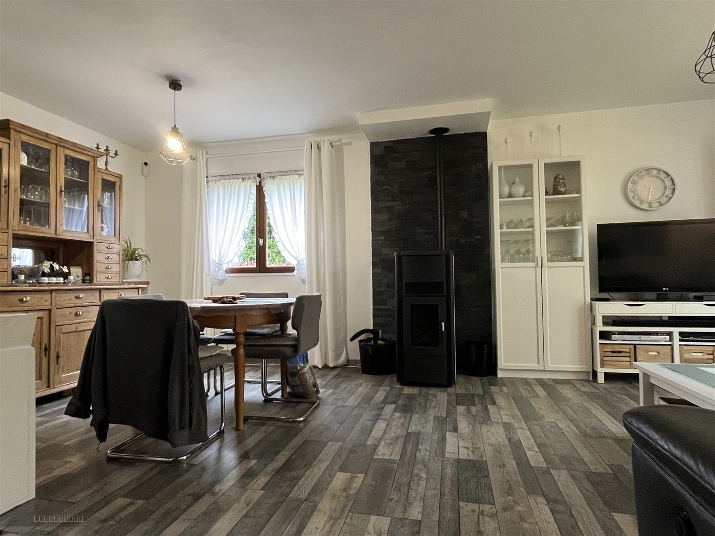 Ce beau pavillon cossu, fonctionnel et spacieux vous offre un espace de vie agréable avec sa possibilité de vi — photo 4