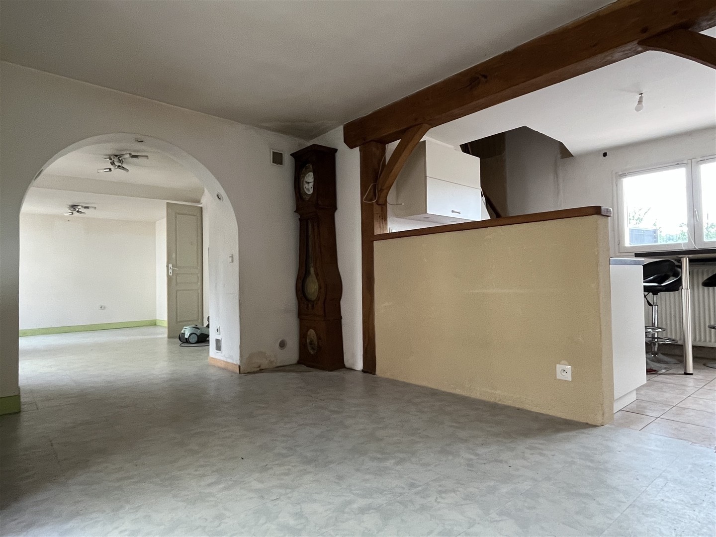 Maison construite en briques et couverte en ardoises se situe en plein centre ville à 1mn à pied des commerces — photo 19