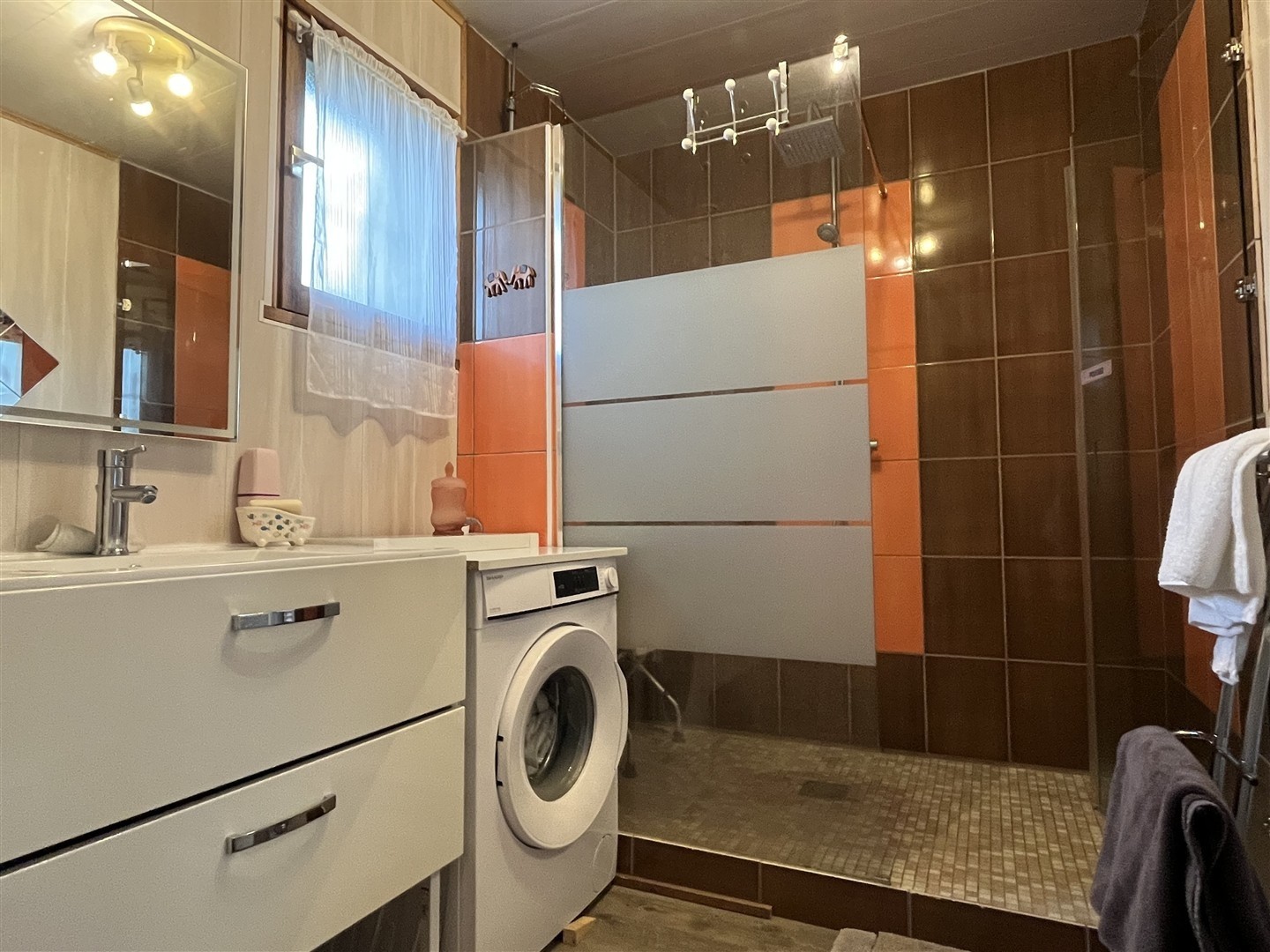 Ce beau pavillon cossu, fonctionnel et spacieux vous offre un espace de vie agréable avec sa possibilité de vi — photo 14