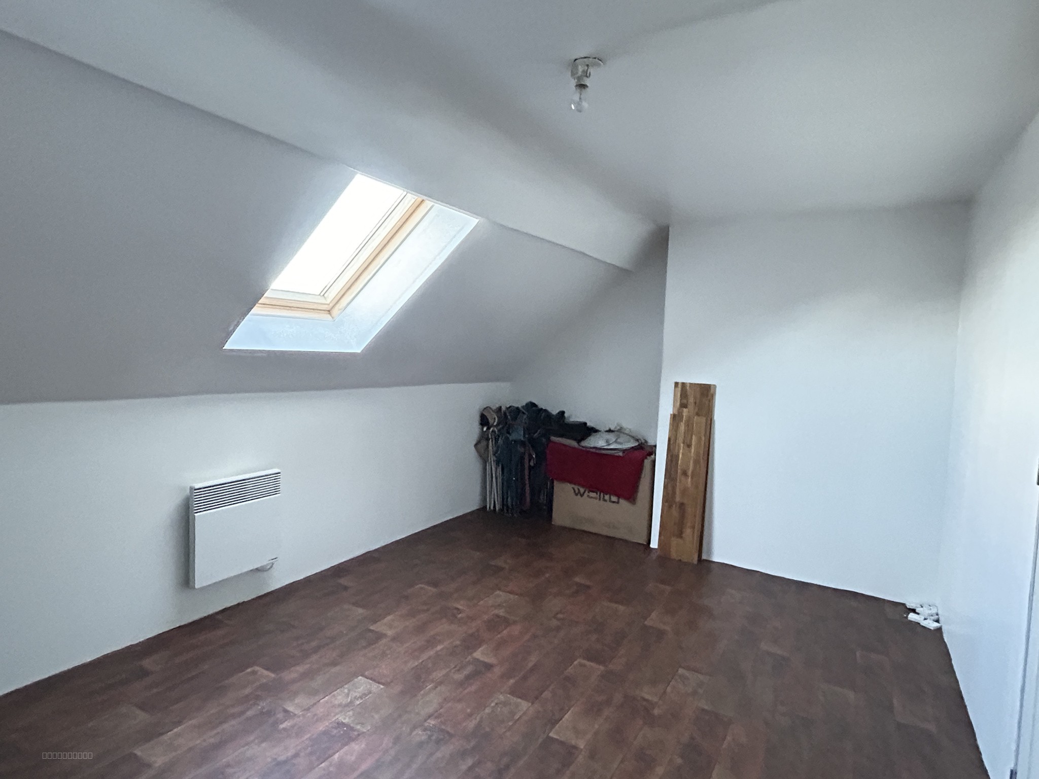 L'agence CAZIN Immobilier vous propose à la location cet appartement rénové composé de la manière suivante : A — photo 6