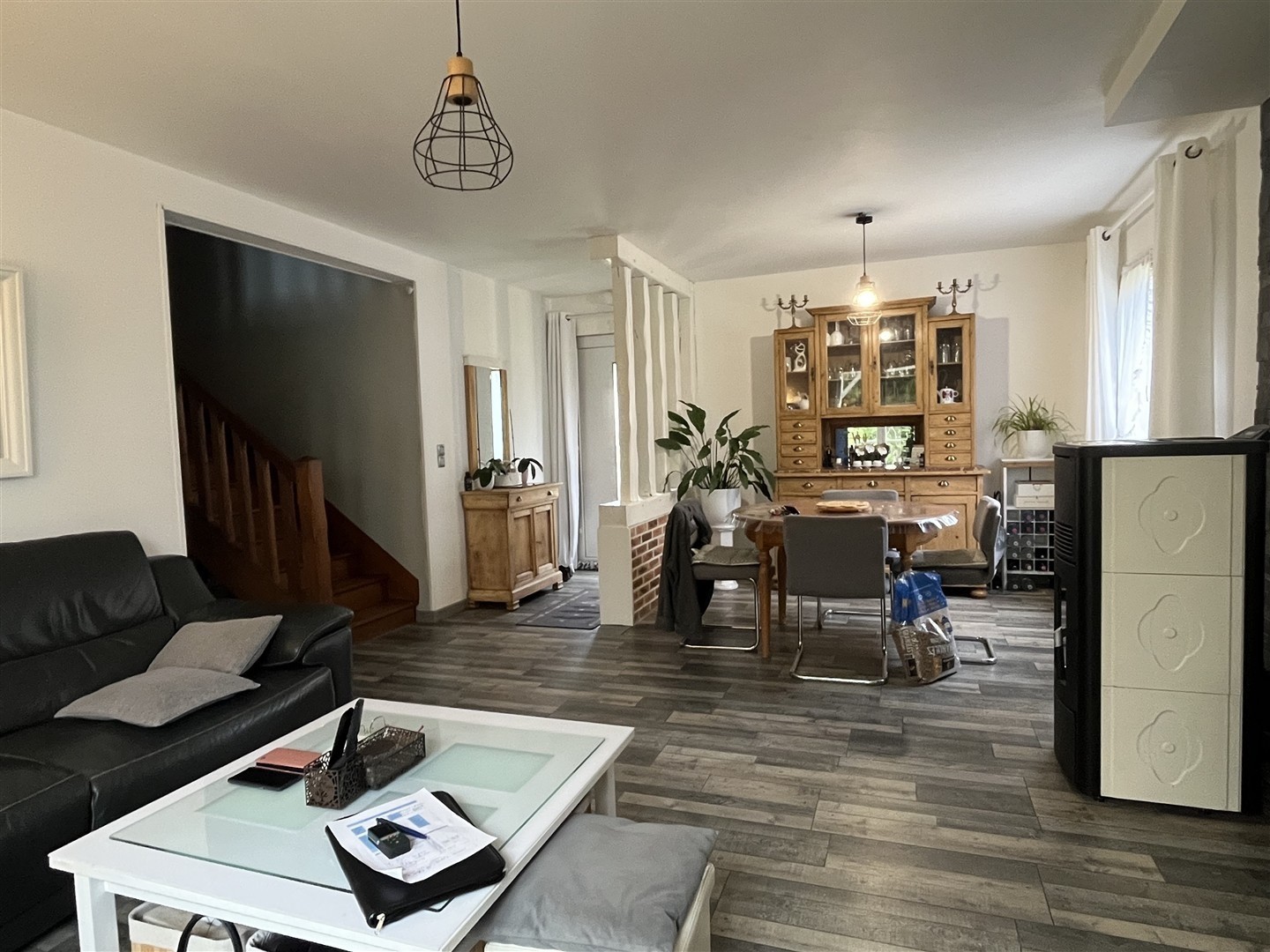 Ce beau pavillon cossu, fonctionnel et spacieux vous offre un espace de vie agréable avec sa possibilité de vi — photo 3