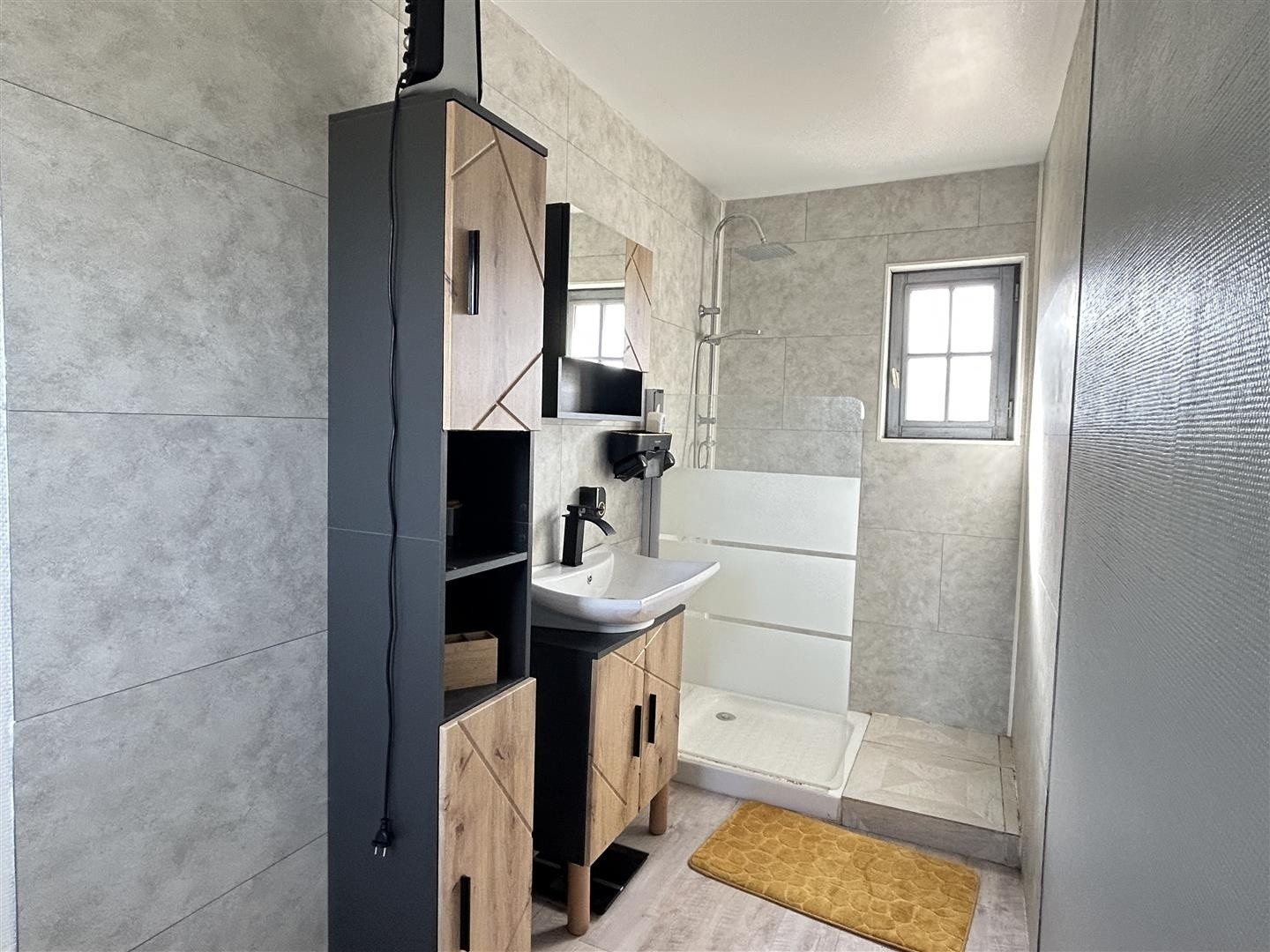 Non loin du centre ville de Vimoutiers, cette propriété vous offre une maison d'habitation d'environ 105m2 + c — photo 9