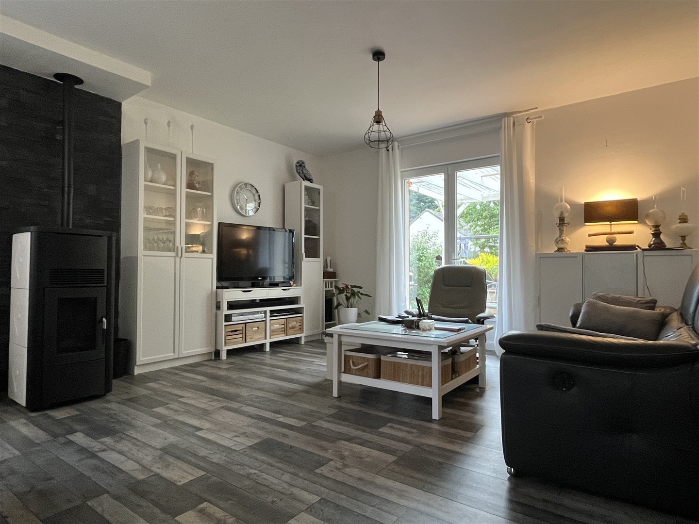 Ce beau pavillon cossu, fonctionnel et spacieux vous offre un espace de vie agréable avec sa possibilité de vi — photo 8