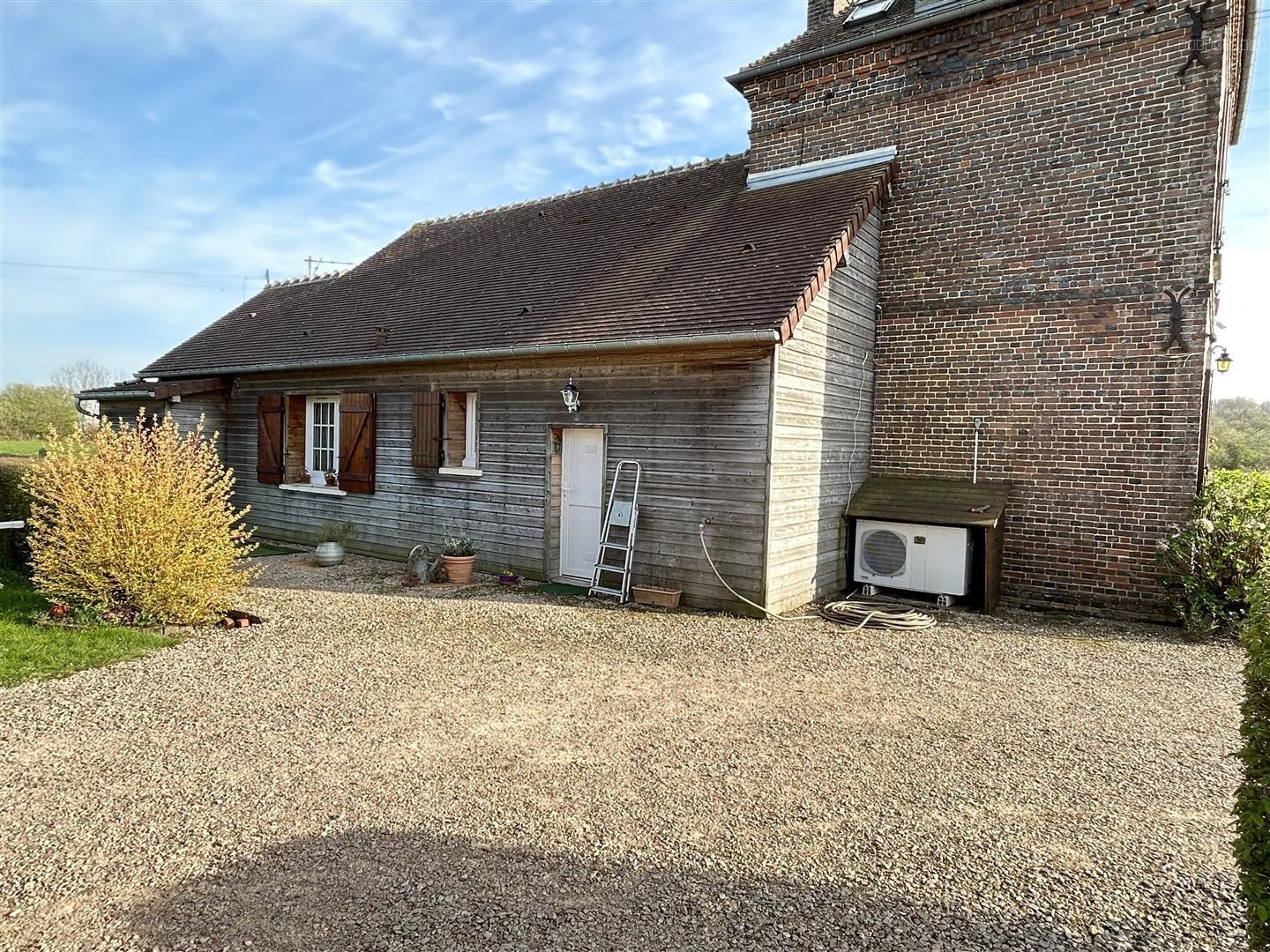 Entre VIMOUTIERS et TRUN, jolie maison de pays construite en briques-colombages avec une extension plus récent — photo 7