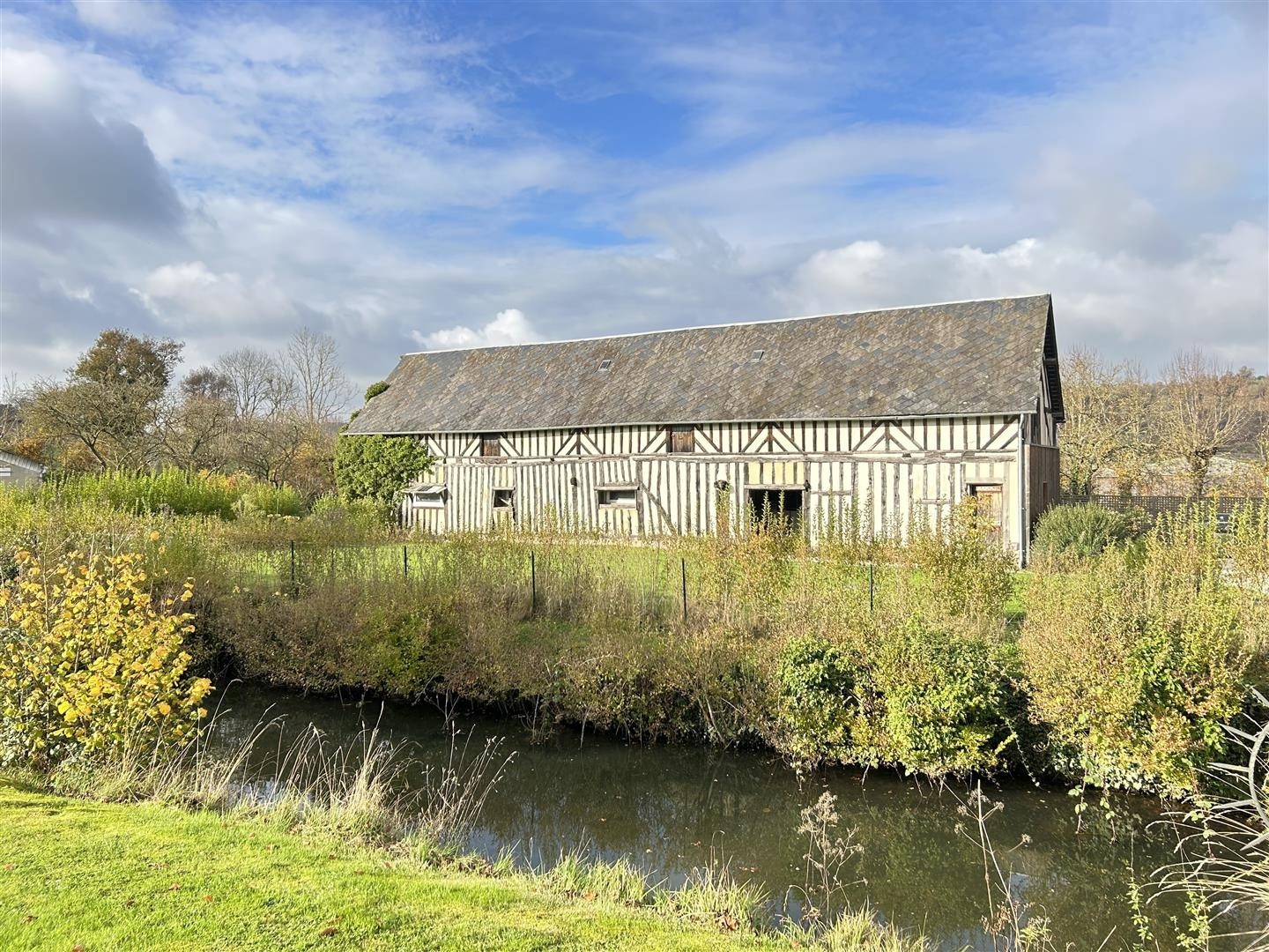 Une propriété comprenant : 1o) Un logis principal, type Maison de Maître construite en briques et couverte en — photo 19
