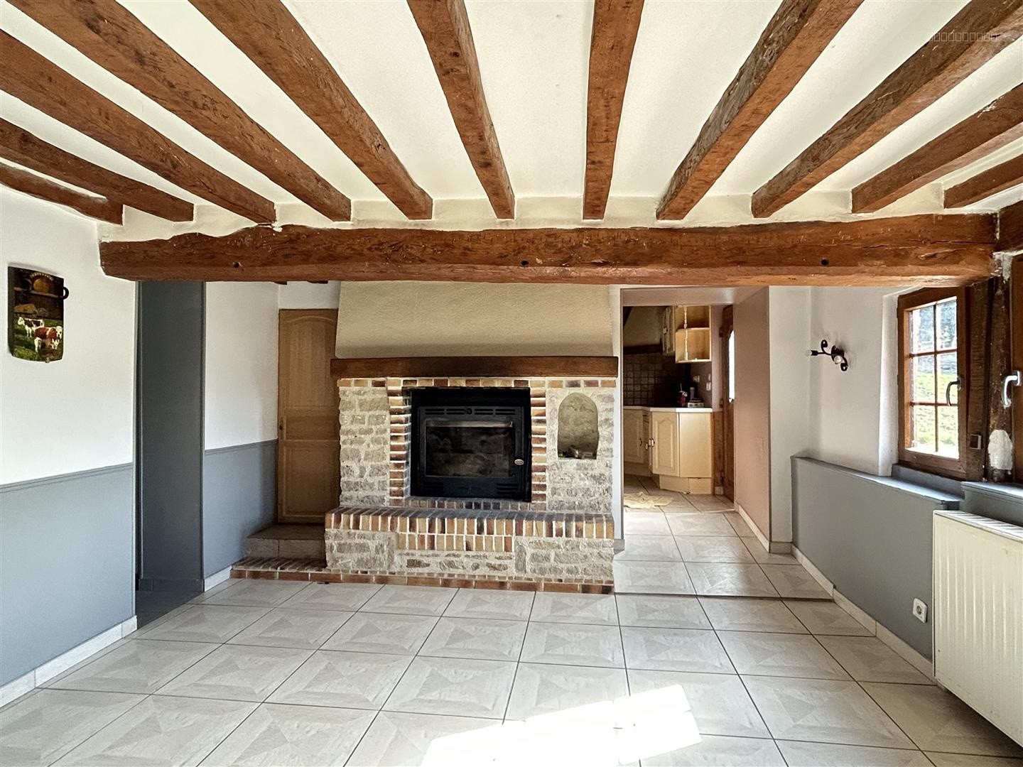 Non loin du centre ville de Vimoutiers, cette propriété vous offre une maison d'habitation d'environ 105m2 + c — photo 3