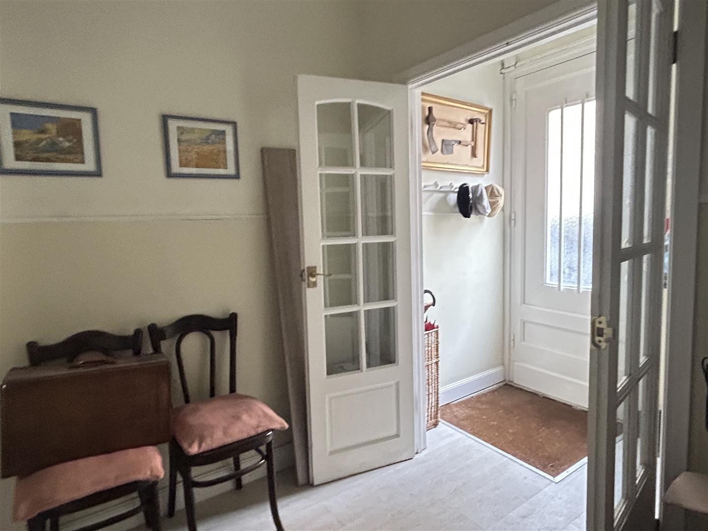 Maison d’habitation à vendre comprenant : Au rez-de-chaussée : une entrée, une chambre d'amis/bureau, wc avec — photo 7