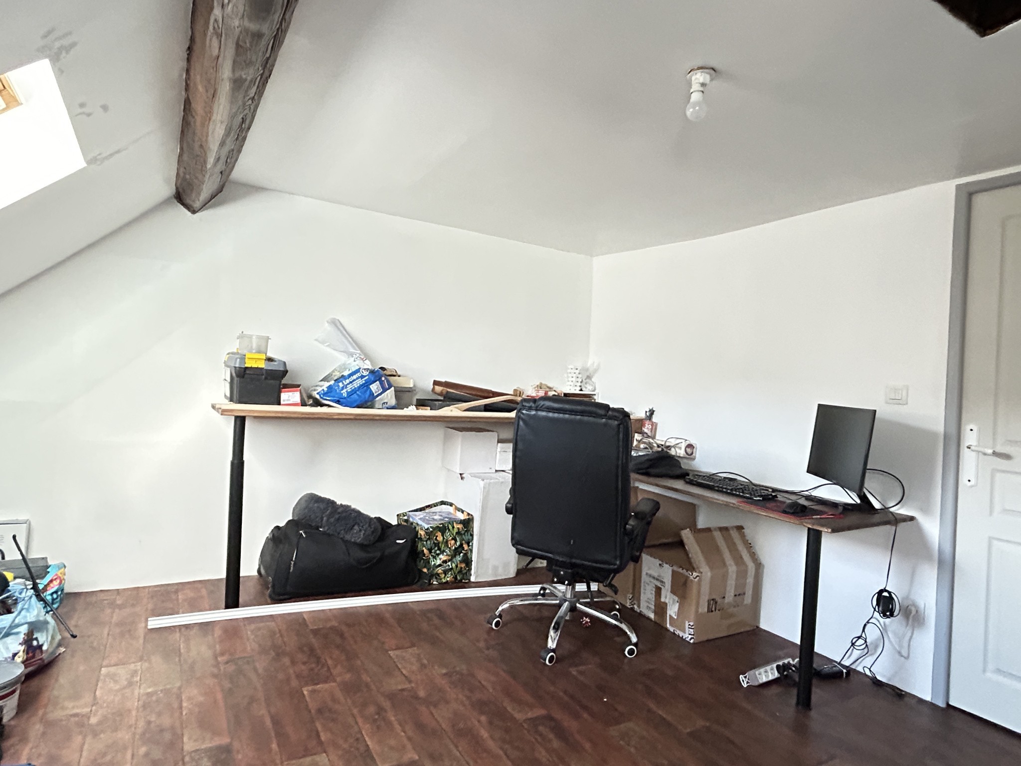 L'agence CAZIN Immobilier vous propose à la location cet appartement rénové composé de la manière suivante : A — photo 5