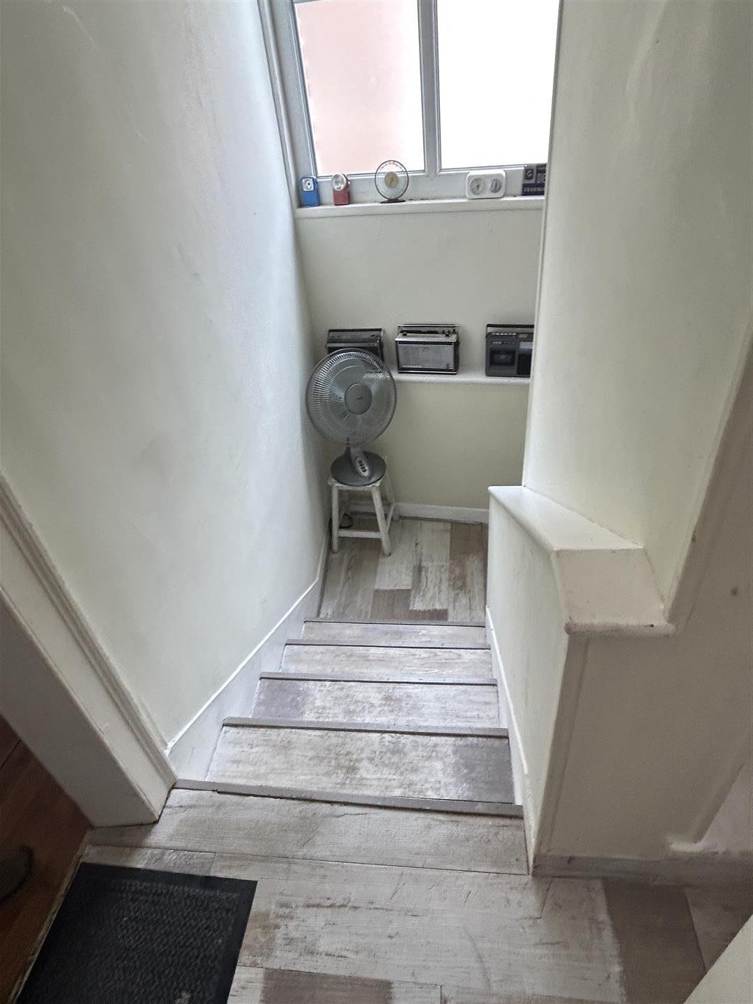 Maison d’habitation à vendre comprenant : Au rez-de-chaussée : une entrée, une chambre d'amis/bureau, wc avec — photo 5