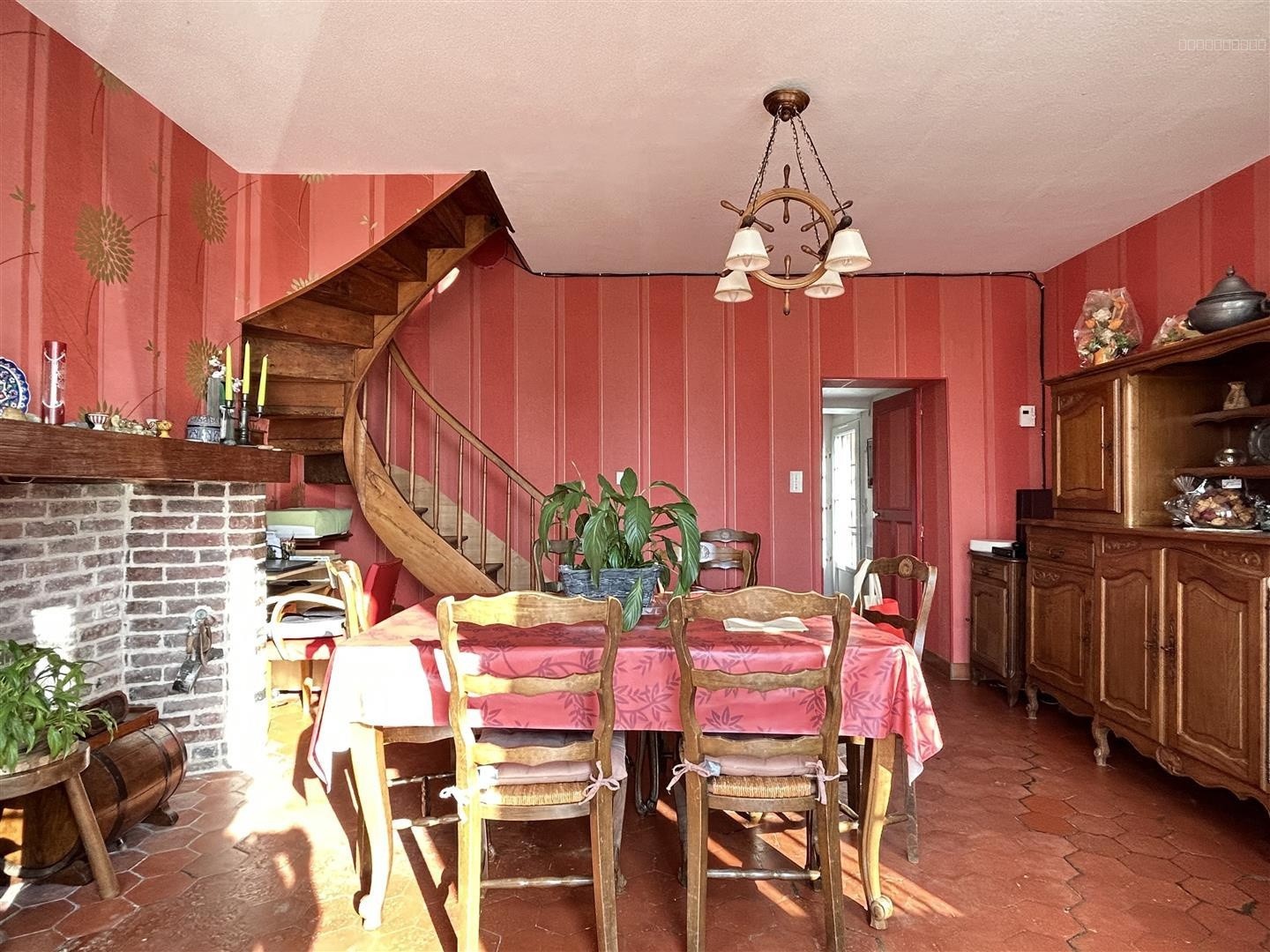 Entre VIMOUTIERS et TRUN, jolie maison de pays construite en briques-colombages avec une extension plus récent — photo 3