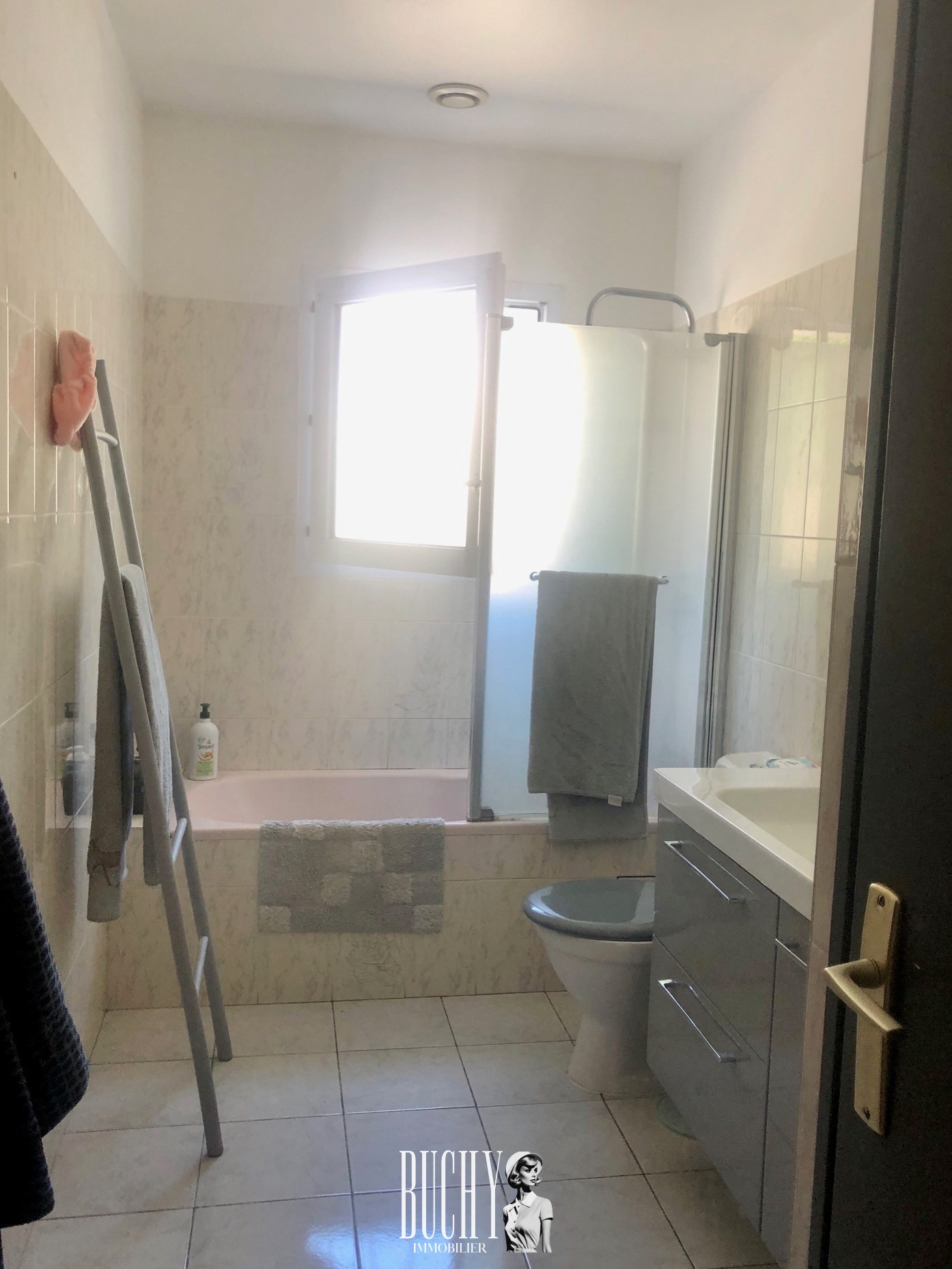 Maison familiale proche école et commerces — photo 9