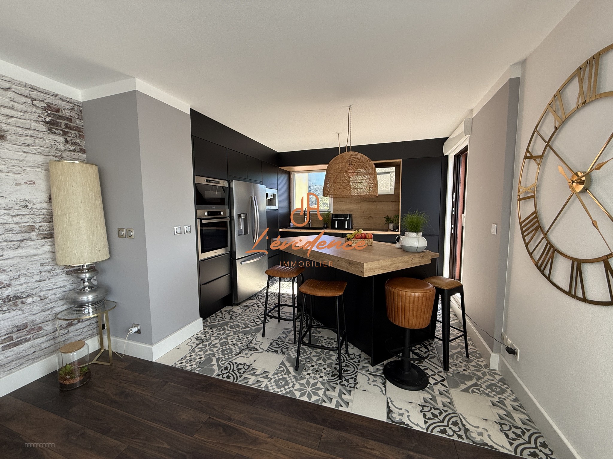À VENDRE   Superbe appartement d’exception à Montélimar avec garage double et place de parking — photo 4