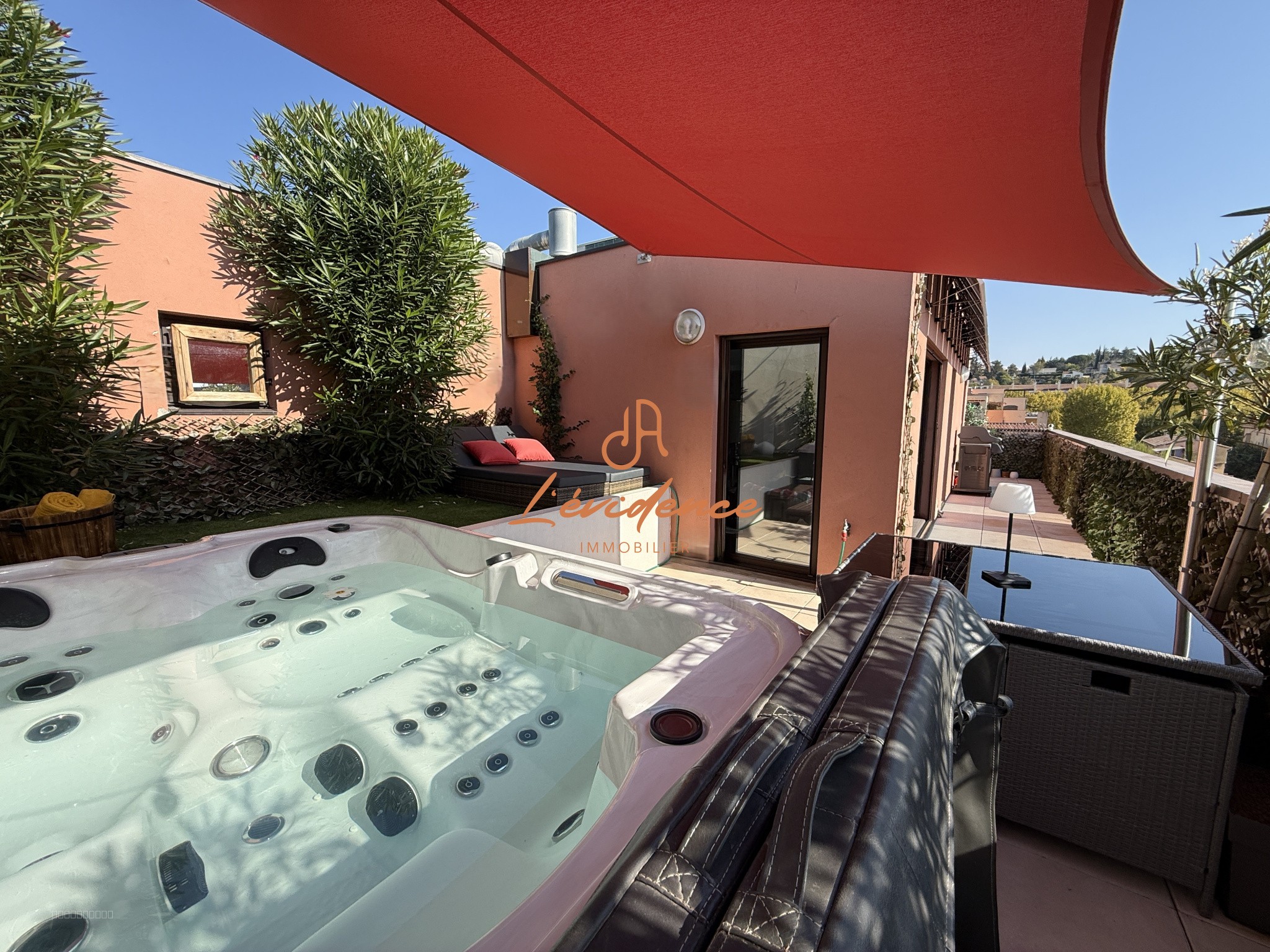 À VENDRE   Superbe appartement d’exception à Montélimar avec garage double et place de parking — photo 2