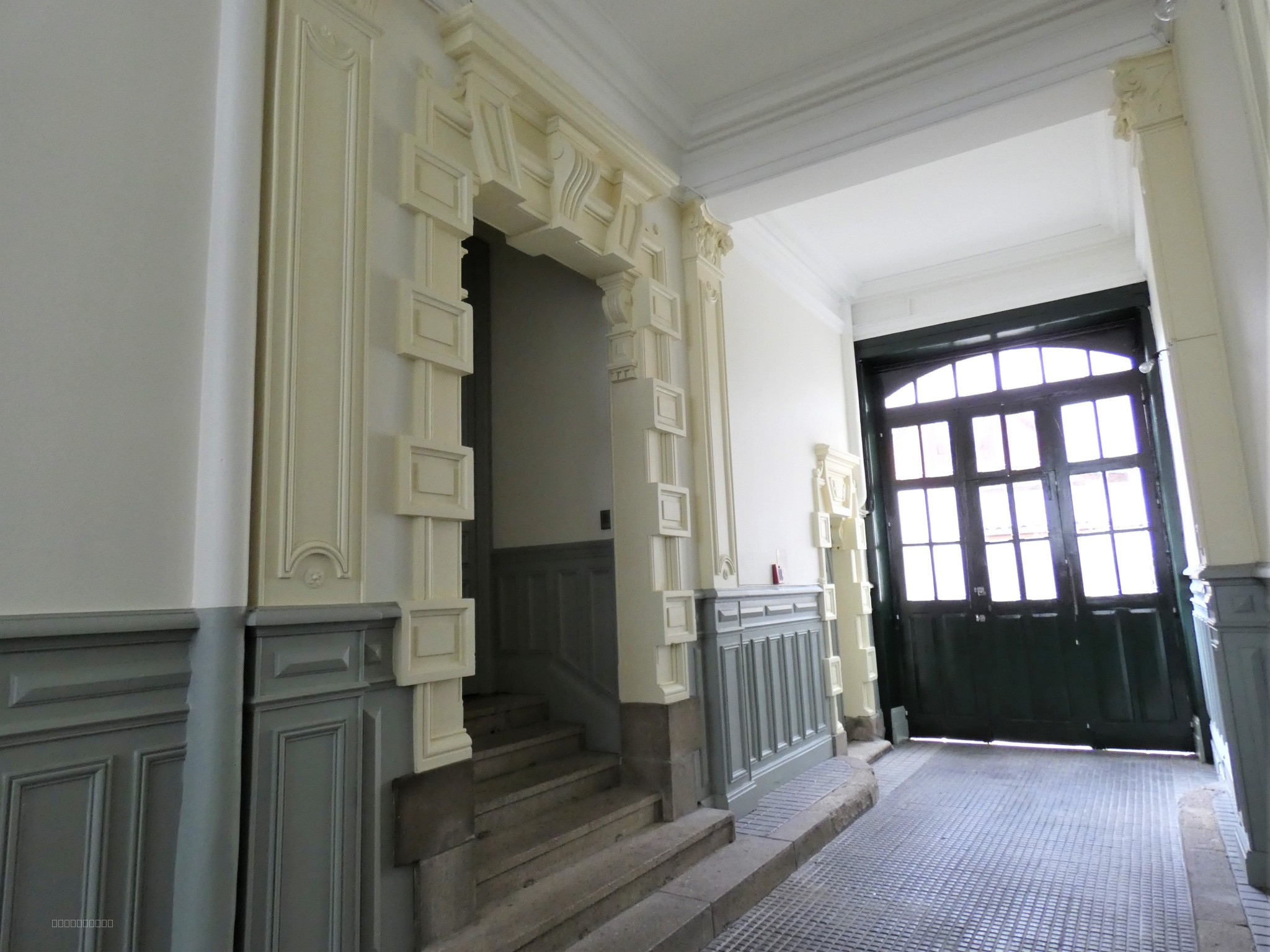 Appartement de 140 m2 dans immeuble remarquable à deux pas des Halles — photo 2