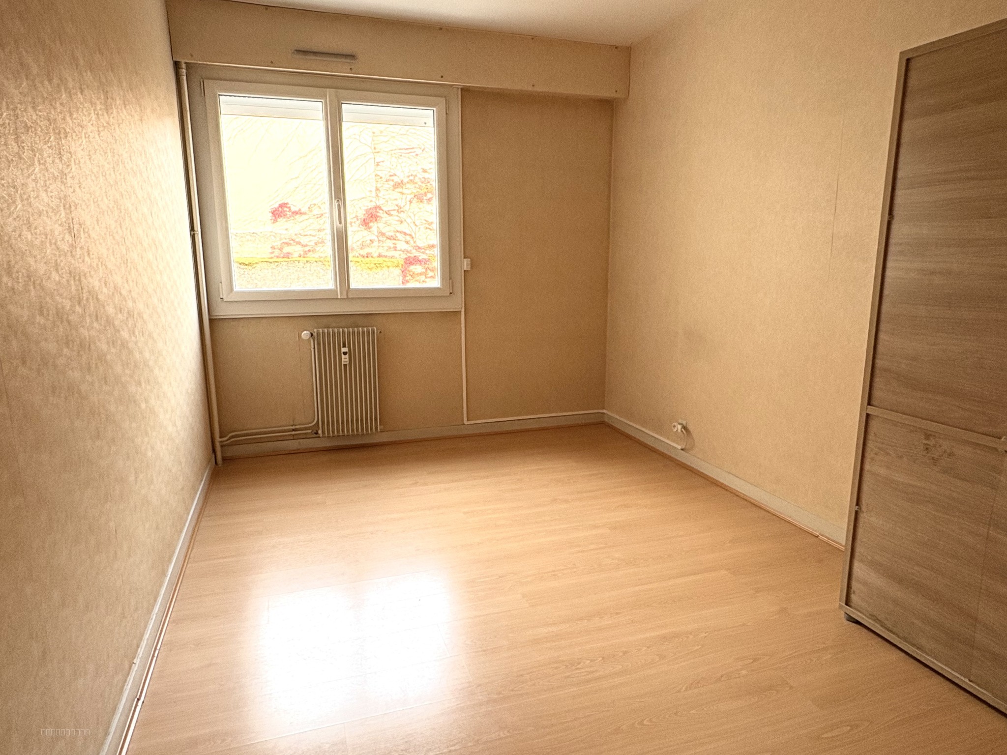 Appartement de 97 m2 en centre ville avec terrasse et stationnement — photo 8