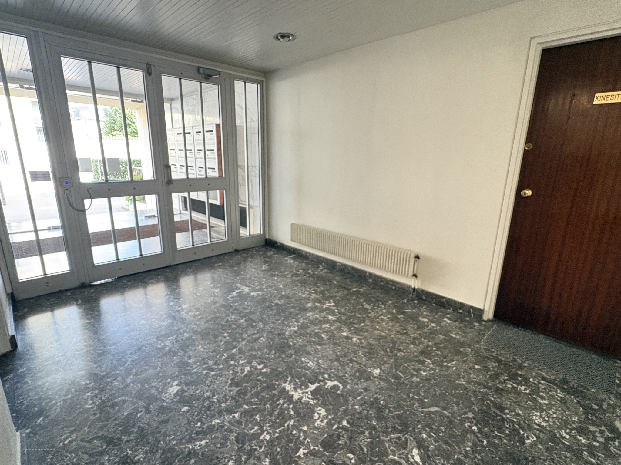Appartement de 97 m2 en centre ville avec terrasse et stationnement — photo 10