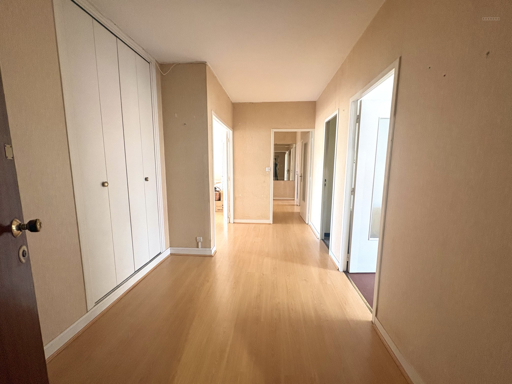 Appartement de 97 m2 en centre ville avec terrasse et stationnement — photo 3