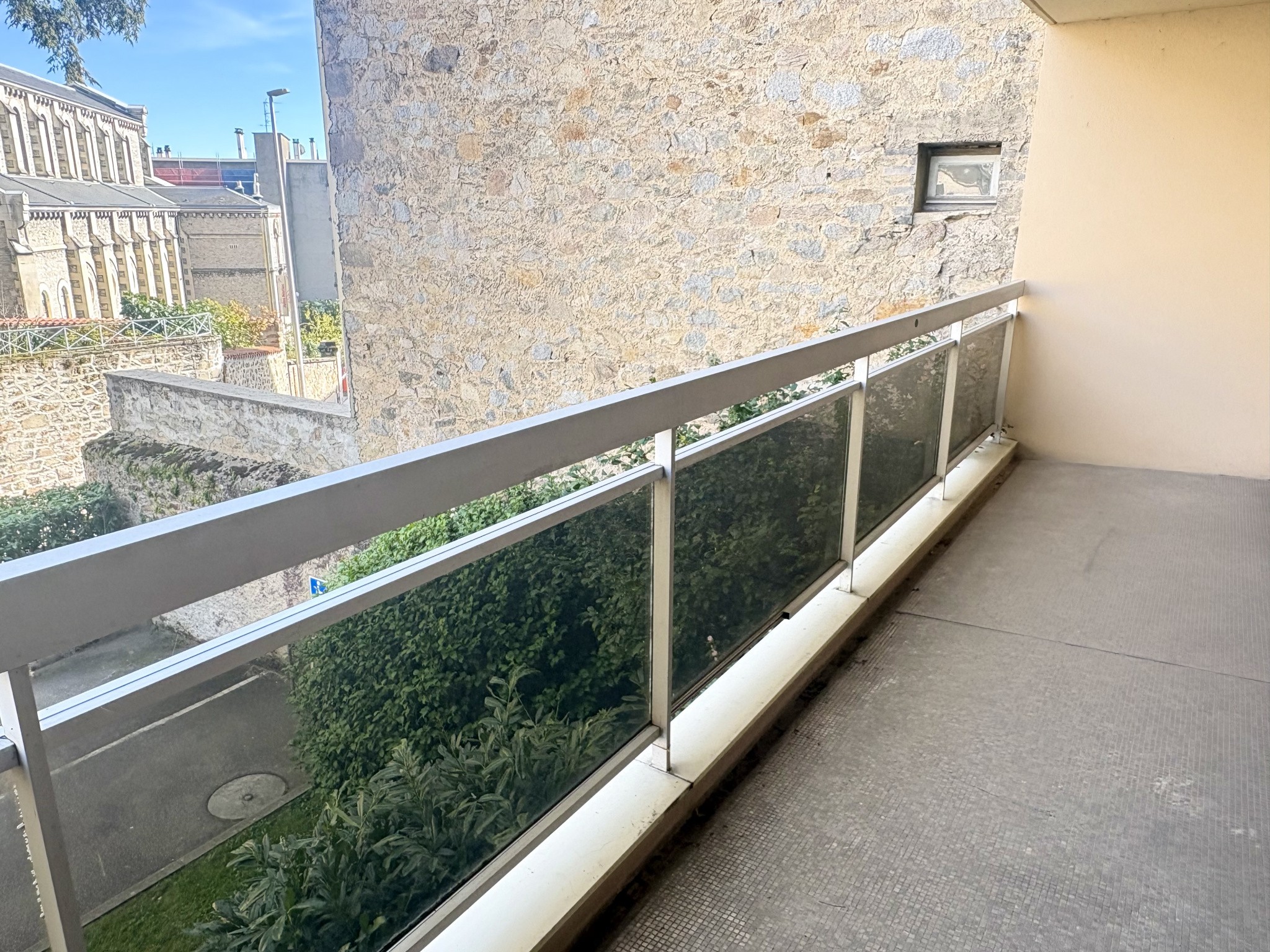 Appartement de 97 m2 en centre ville avec terrasse et stationnement — photo 2