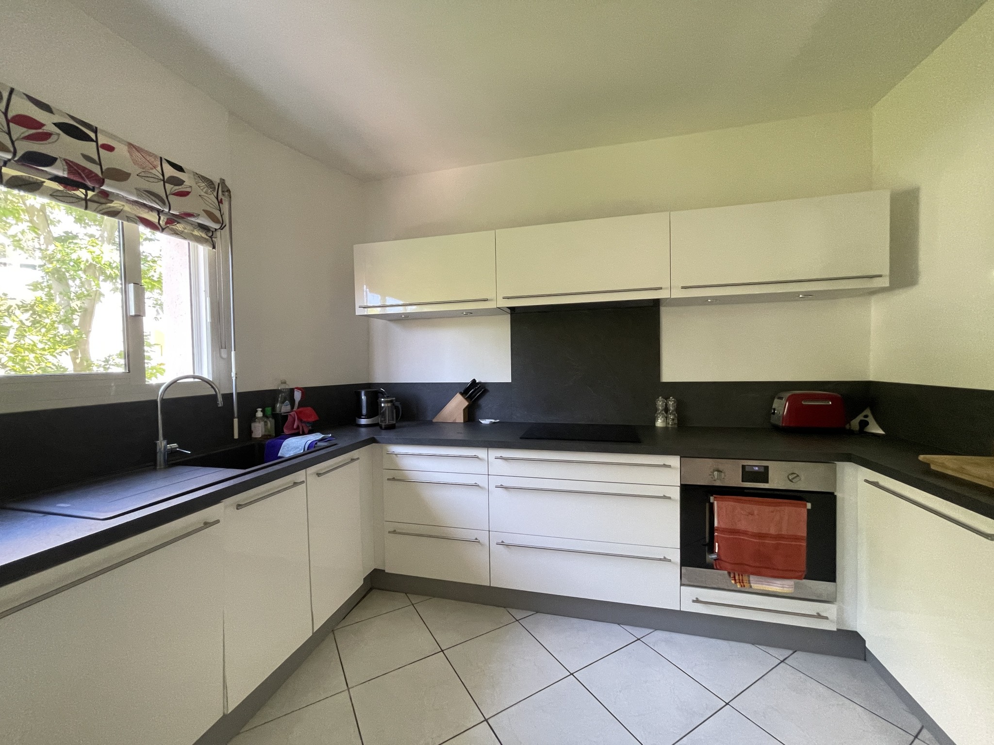 Beaucoup de raffinement pour cet appartement, à 500 m de la plage d'Eyrac, beaux extérieurs, sans vis à vis — photo 3