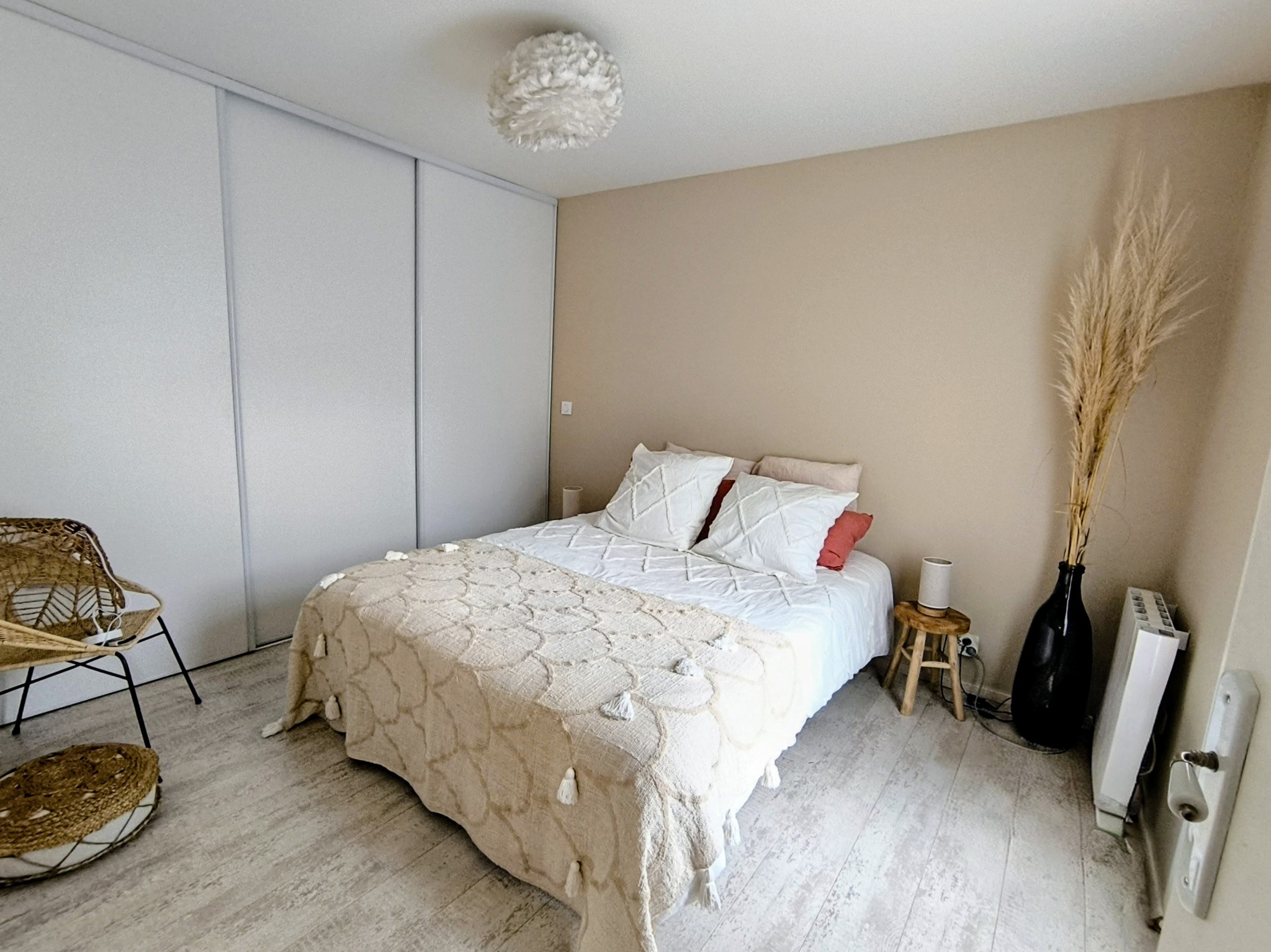 Maison de plain pied, proche  du centre ville avec un esprit champêtre, très bon état — photo 4