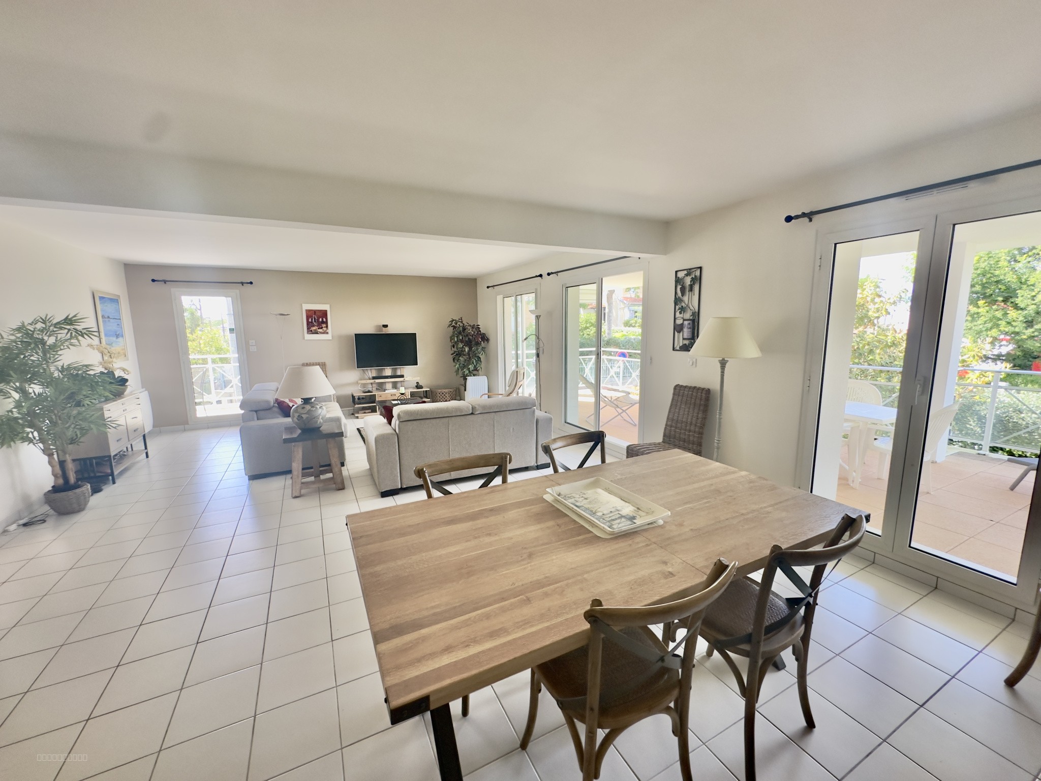 RESIDENCE DE STANDING - TERRASSE 35m2 - PETITE VUE BASSIN — photo 4