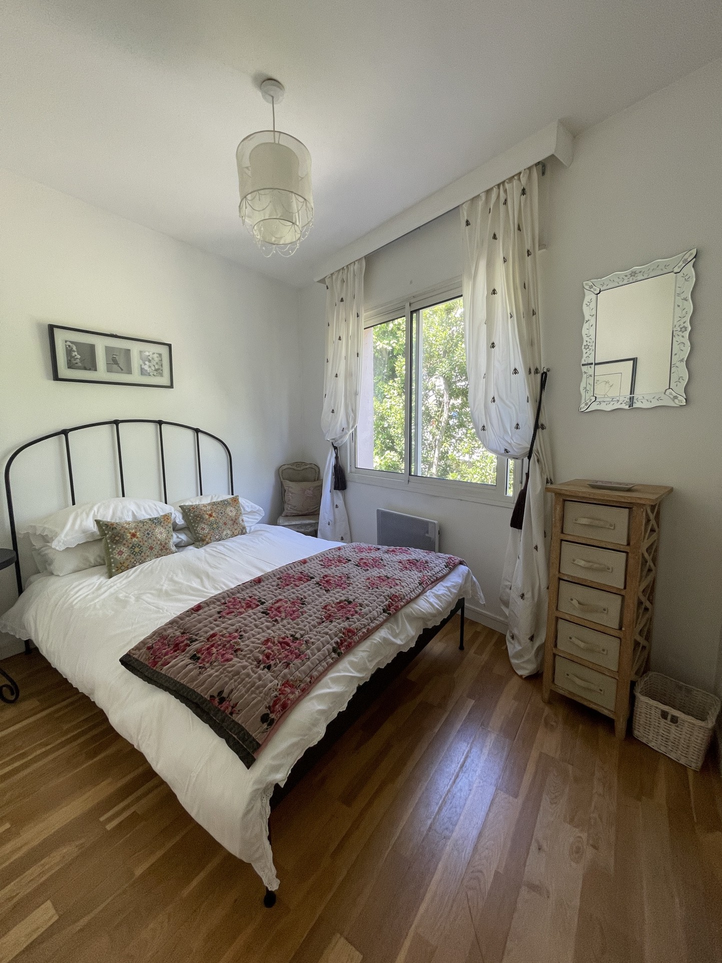 Beaucoup de raffinement pour cet appartement, à 500 m de la plage d'Eyrac, beaux extérieurs, sans vis à vis — photo 8