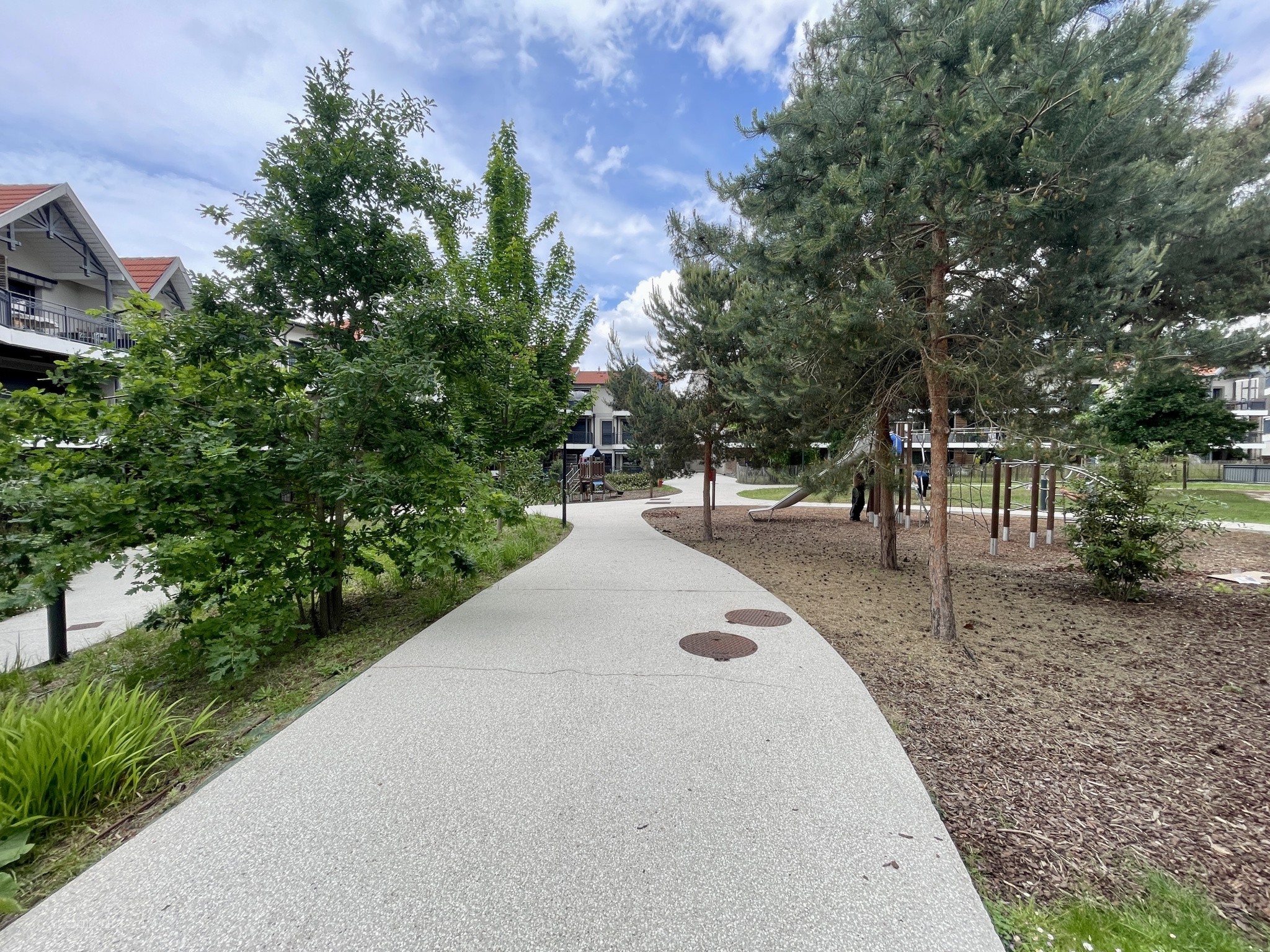 Petite résidence récente, calme, verdure et proche du centre ville — photo 8