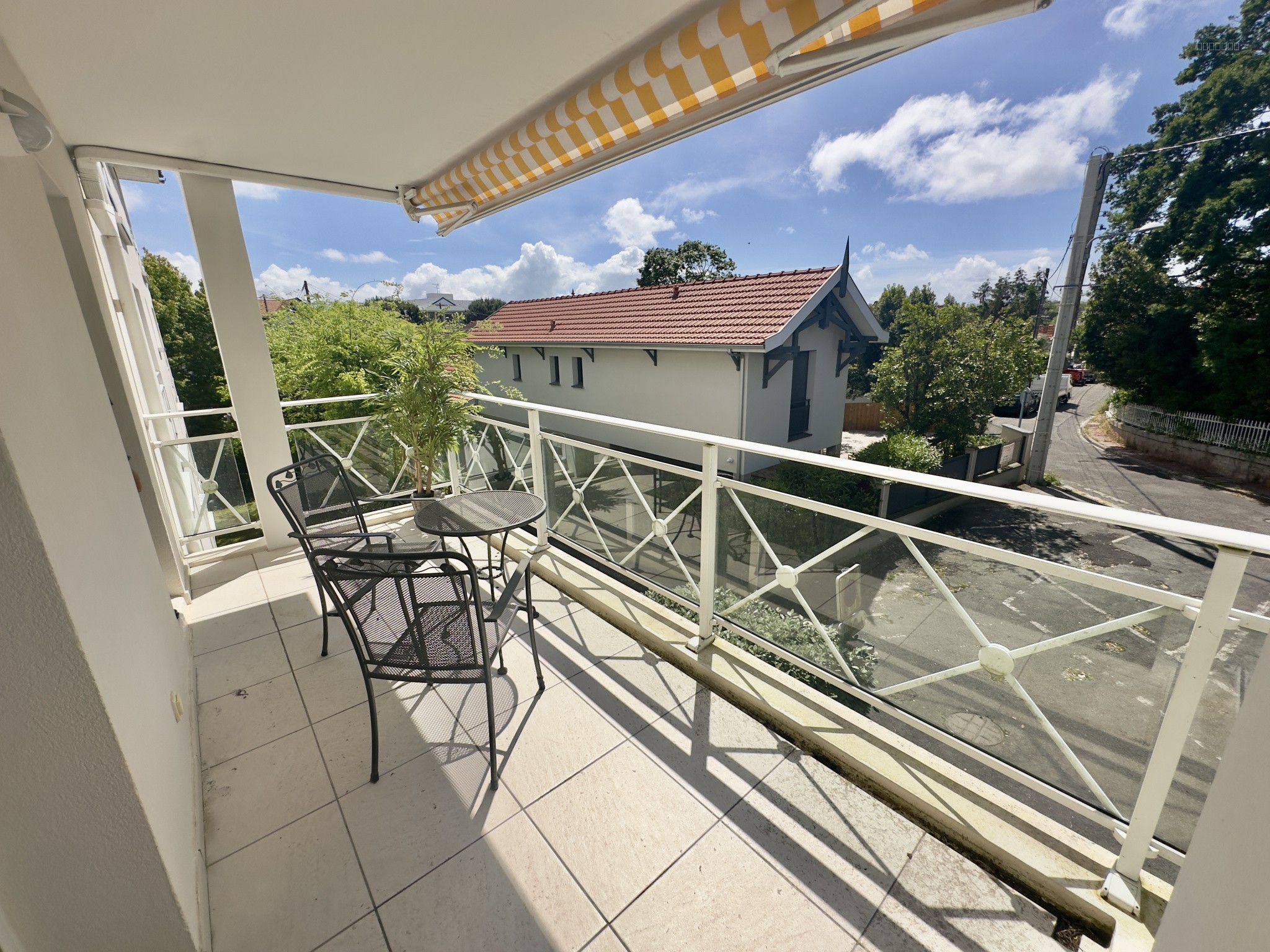 RESIDENCE DE STANDING - TERRASSE 35m2 - PETITE VUE BASSIN — photo 9