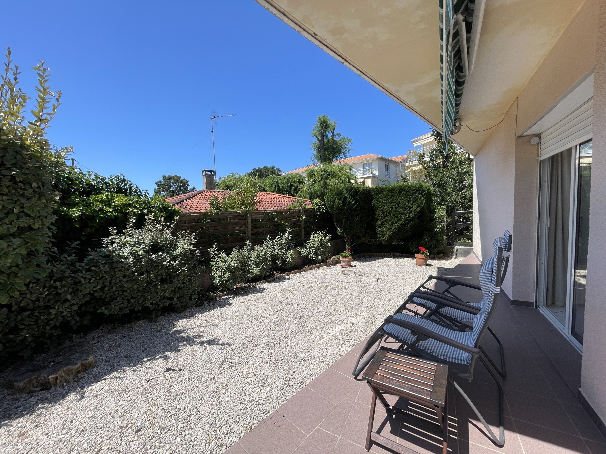Beaucoup de raffinement pour cet appartement, à 500 m de la plage d'Eyrac, beaux extérieurs, sans vis à vis — photo 4