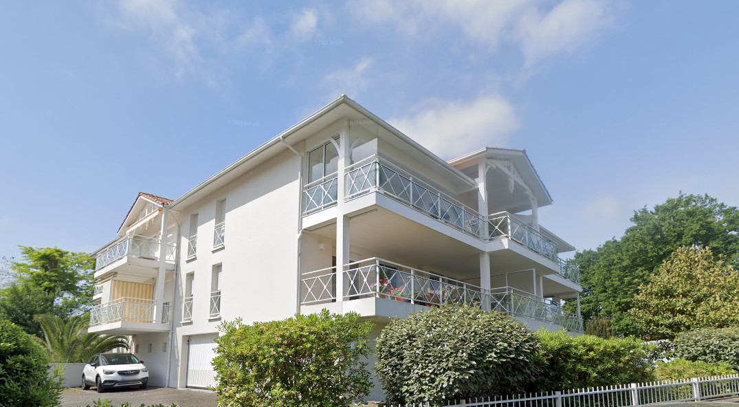 RESIDENCE DE STANDING - TERRASSE 35m2 - PETITE VUE BASSIN — photo 2