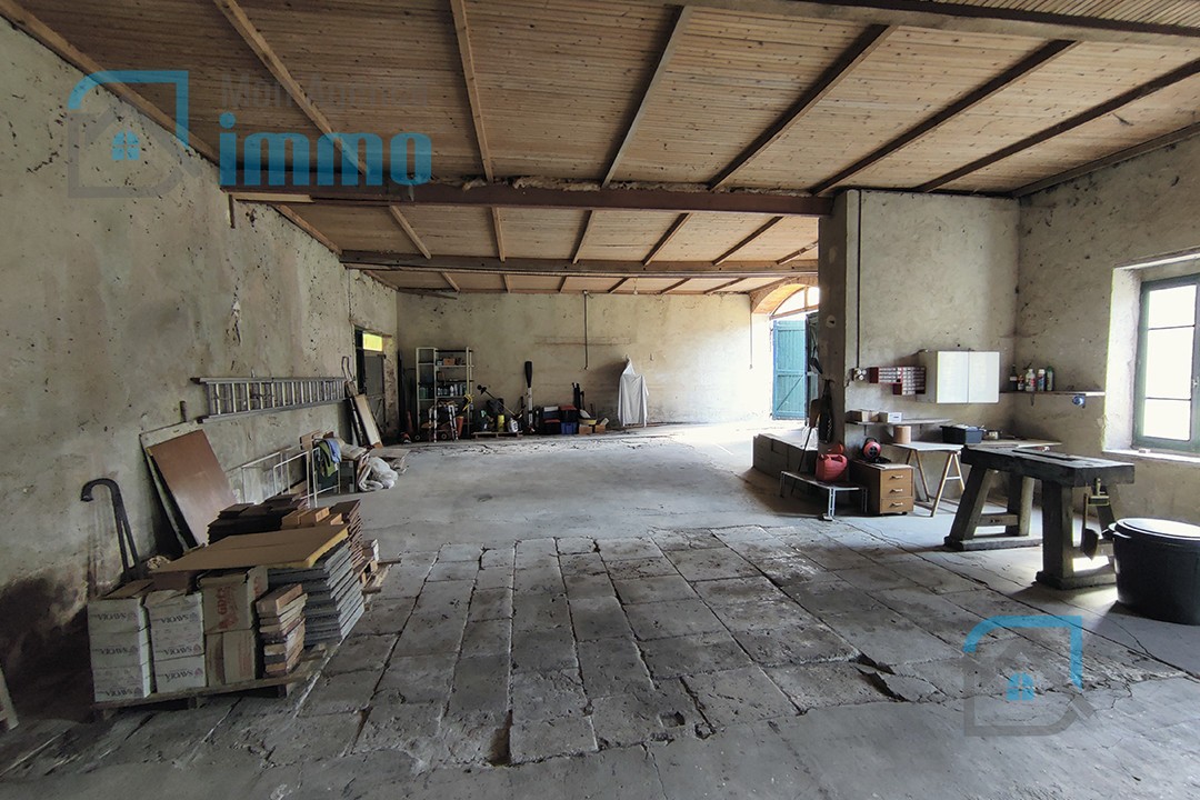 A Mehun-sur-Yèvre  - Maison en pierres 4 chambre + grande dépendance - Terrain en bordure de rivière — photo 12