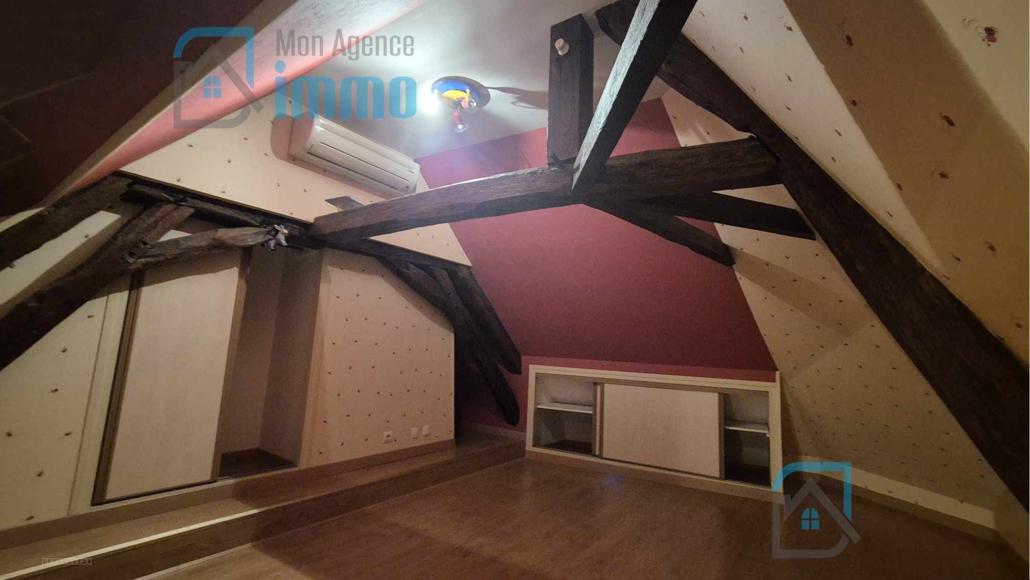 Mehun-Sur-Yèvre - Appartement T4 en duplex avec cour privée — photo 6