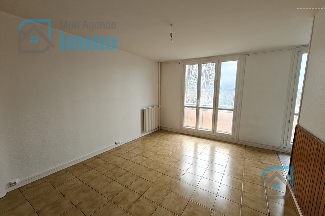Bourges, quartier gare - Appartement type 1 avec balcon et emplacement de parking — photo 1