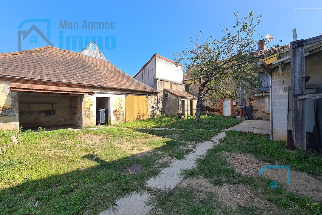 Massay - Ensemble immobilier avec local commercial, appartement, dépendances et garages — photo 9