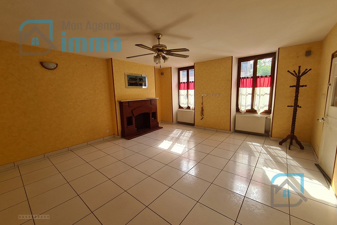 Massay - Ensemble immobilier avec local commercial, appartement, dépendances et garages — photo 4