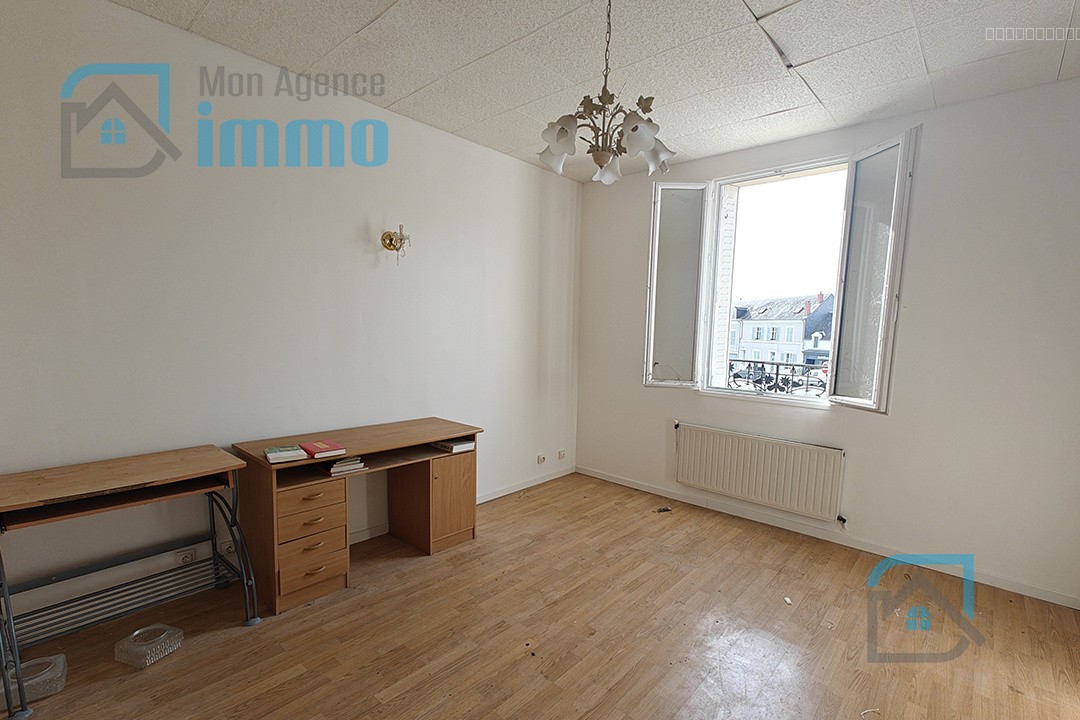 Mehun-sur-Yèvre   Immeuble à usage mixte (commercial et habitation) — photo 5