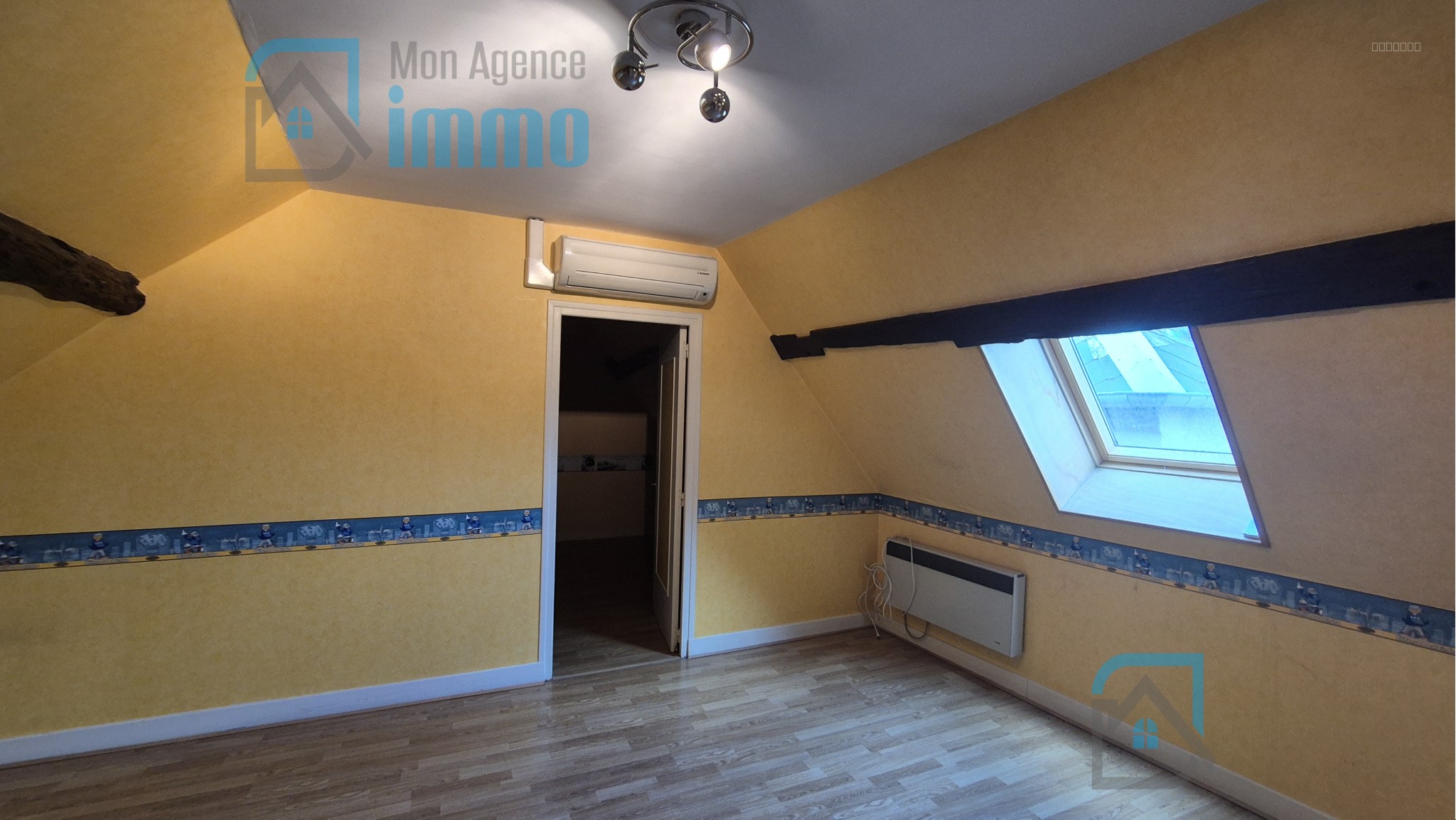 Mehun-Sur-Yèvre - Appartement T4 en duplex avec cour privée — photo 7