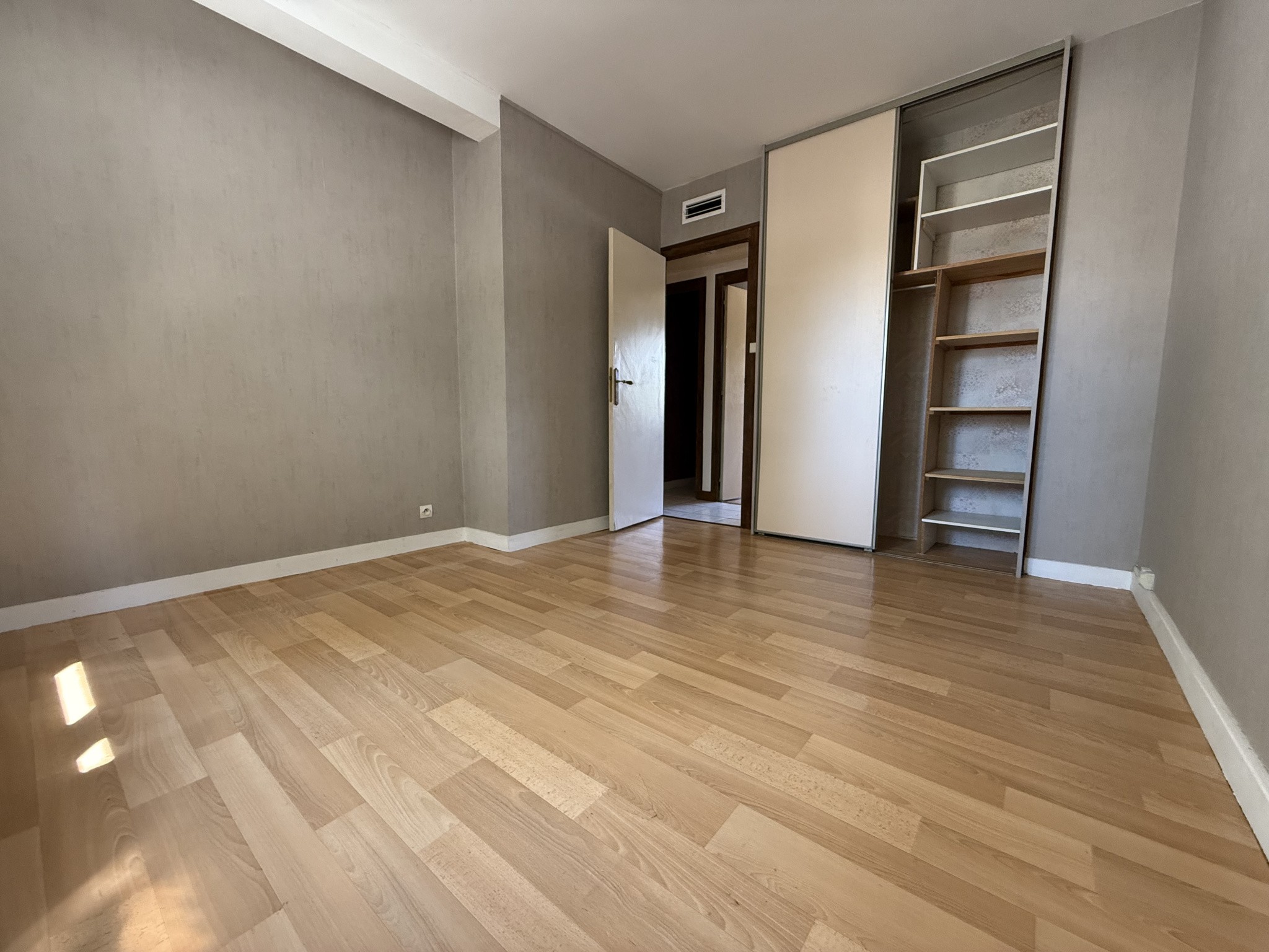 À vendre   Appartement T3 de 67,67 m2 avec balcon et garage   Rochefort (17300) — photo 7