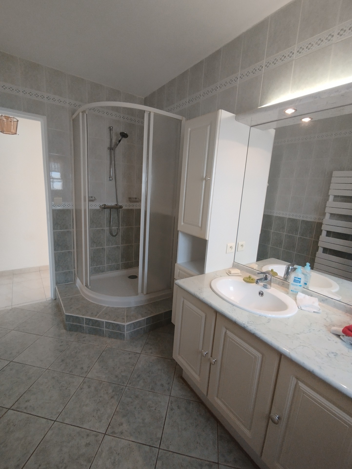 À Rochefort, grand appartement — photo 3
