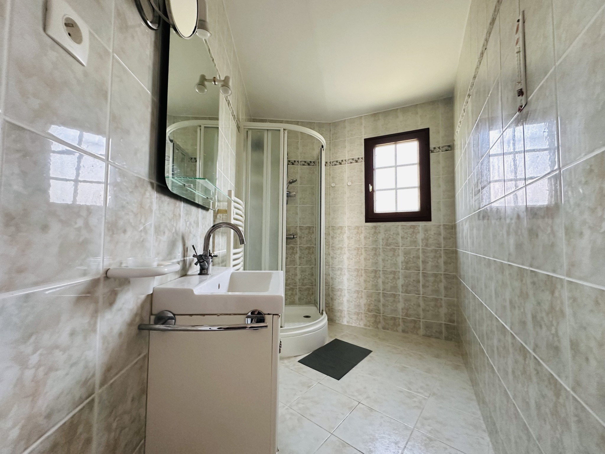 VENTE - MAISON T5 - VERGEROUX — photo 8