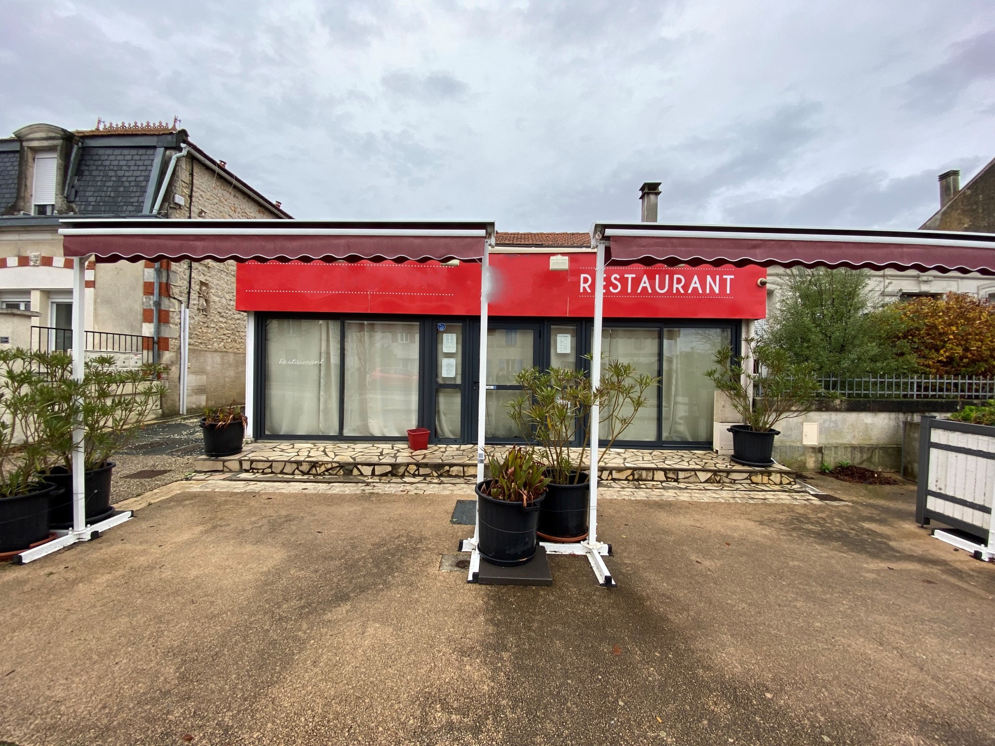 INVESTISSEMENT - MURS COMMERCIAUX -  TONNAY CHARENTE — photo 3