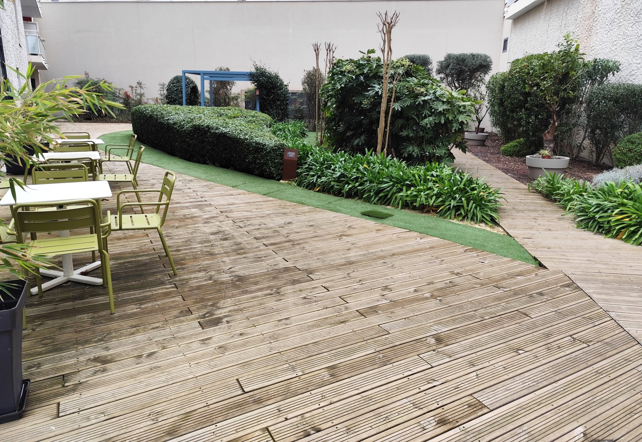 INVESTISSEURS - NIMES RESIDENCE SENIORS APPARTEMENT T2 VUE IMPRENABLE DERNIER ETAGE TERRASSE ET BOX — photo 6