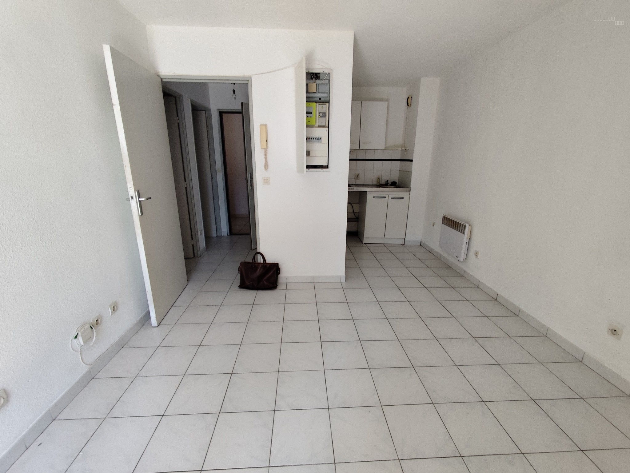 NIMES VACQUEROLLES RESIDENCE SECURISEE TYPE 1BIS 30M2 PARKING — photo 3